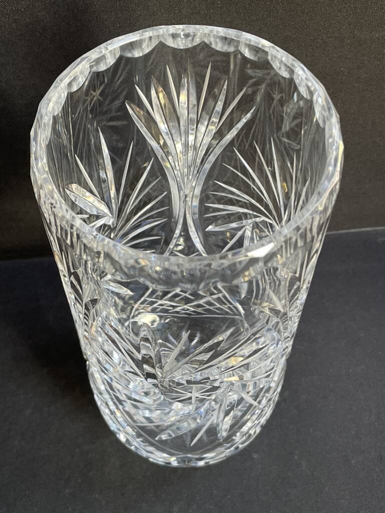 Cylindrical vase – handmade cut crystal