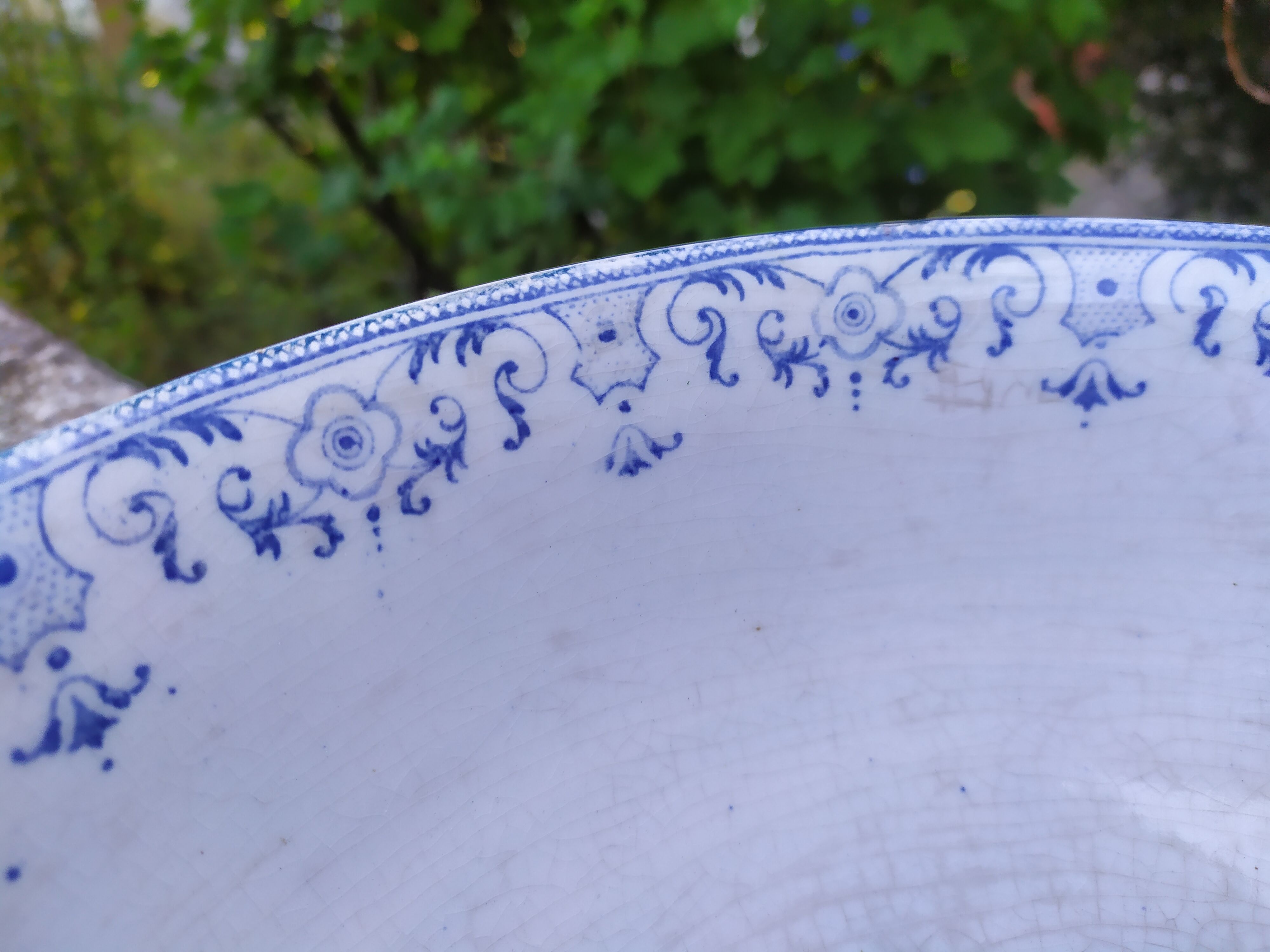 Iron earth salad bowl