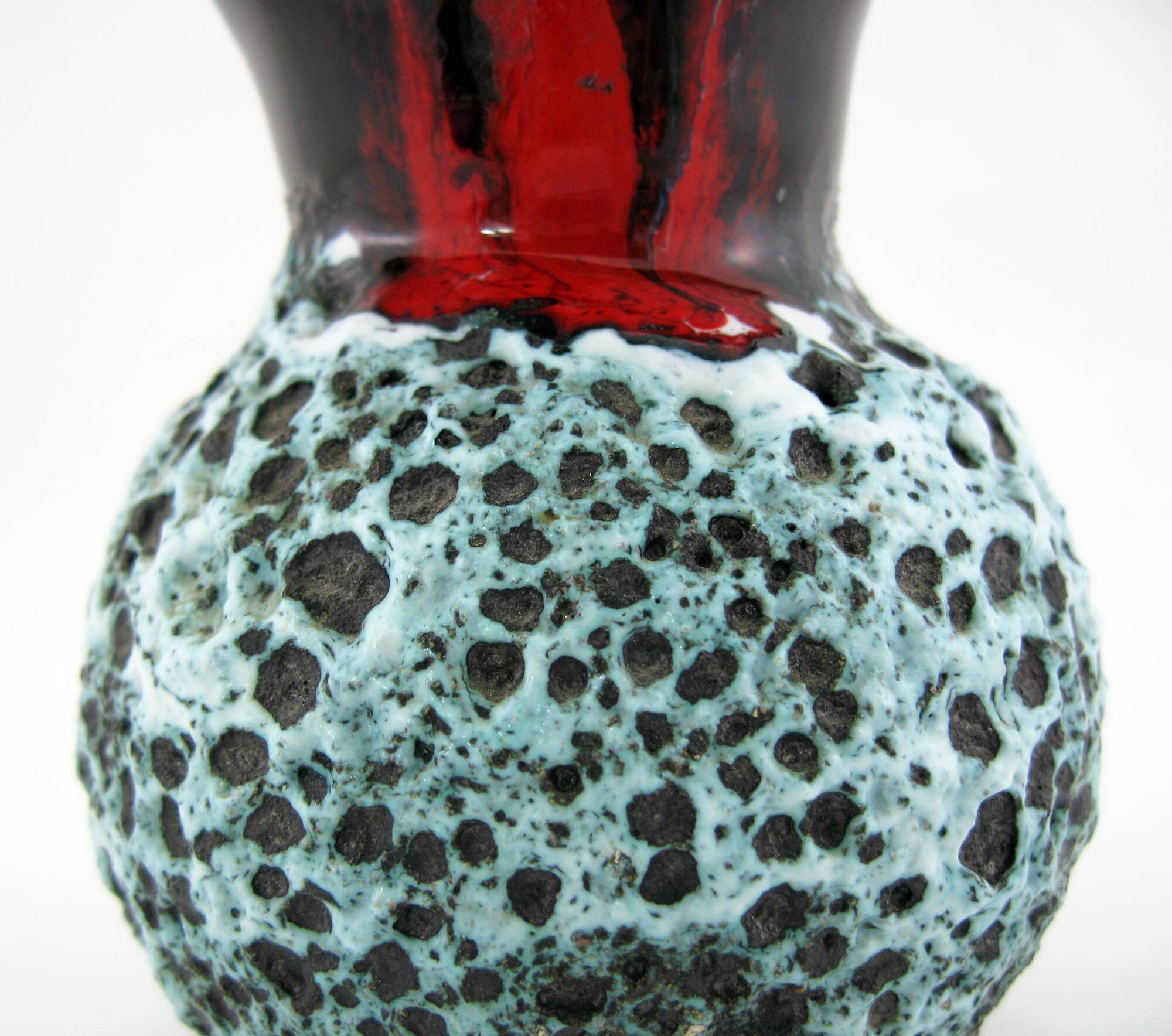 Small corolla vase in black, red and white Fat Lava ceramic - Panassidi Vallauris France - vintage