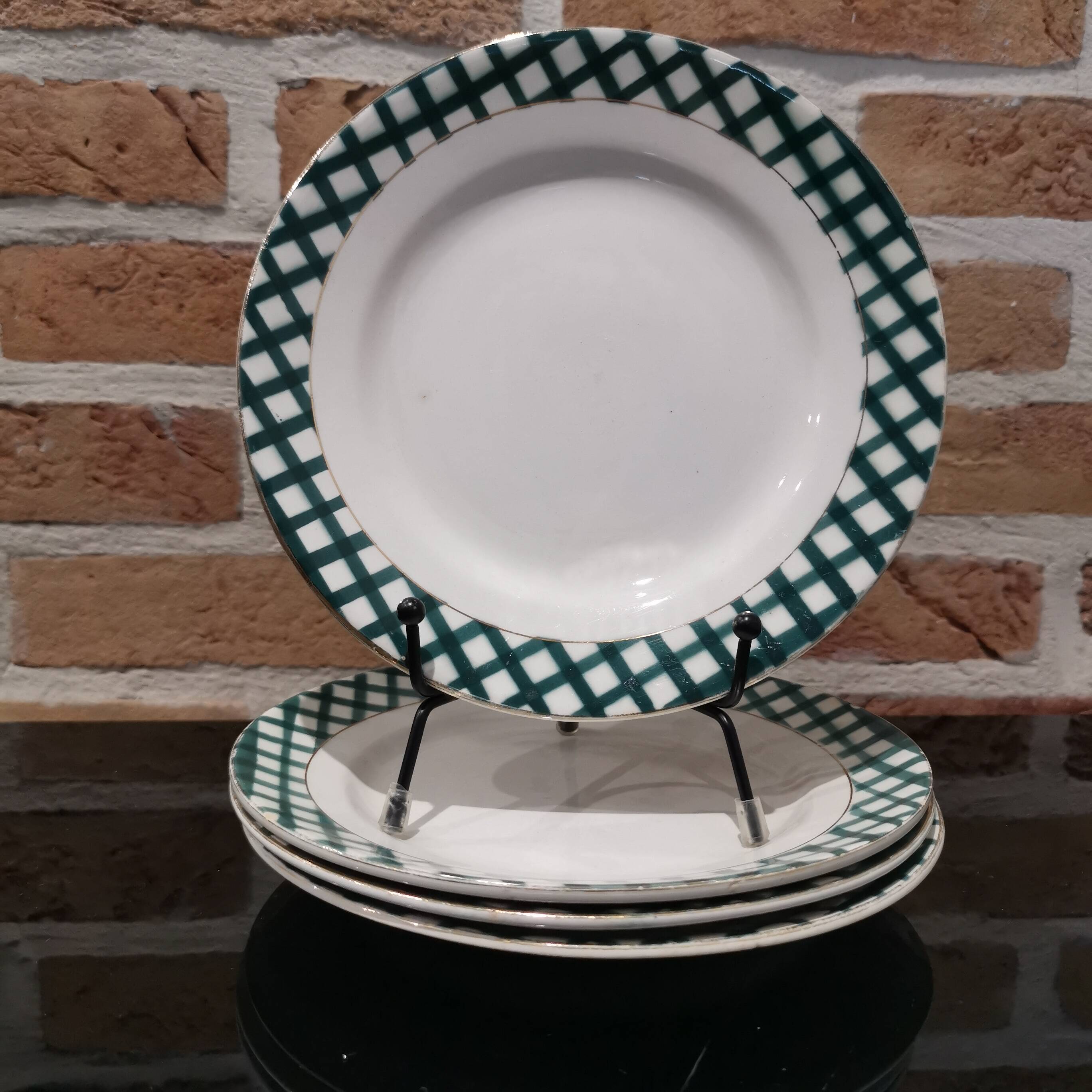 4 Sarreguemines and Digoin Scossais dessert plates