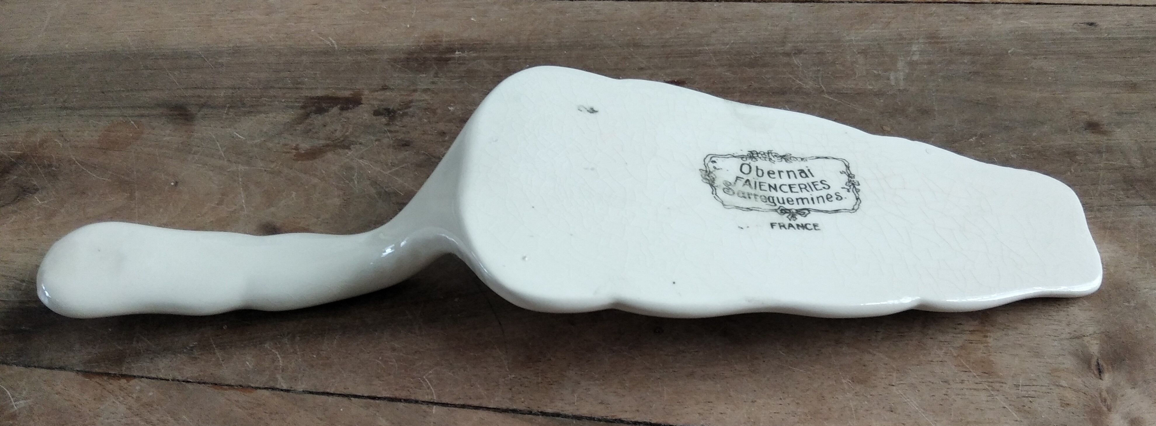 Earthenware pie shovel Obernai décor signed Henri Loux