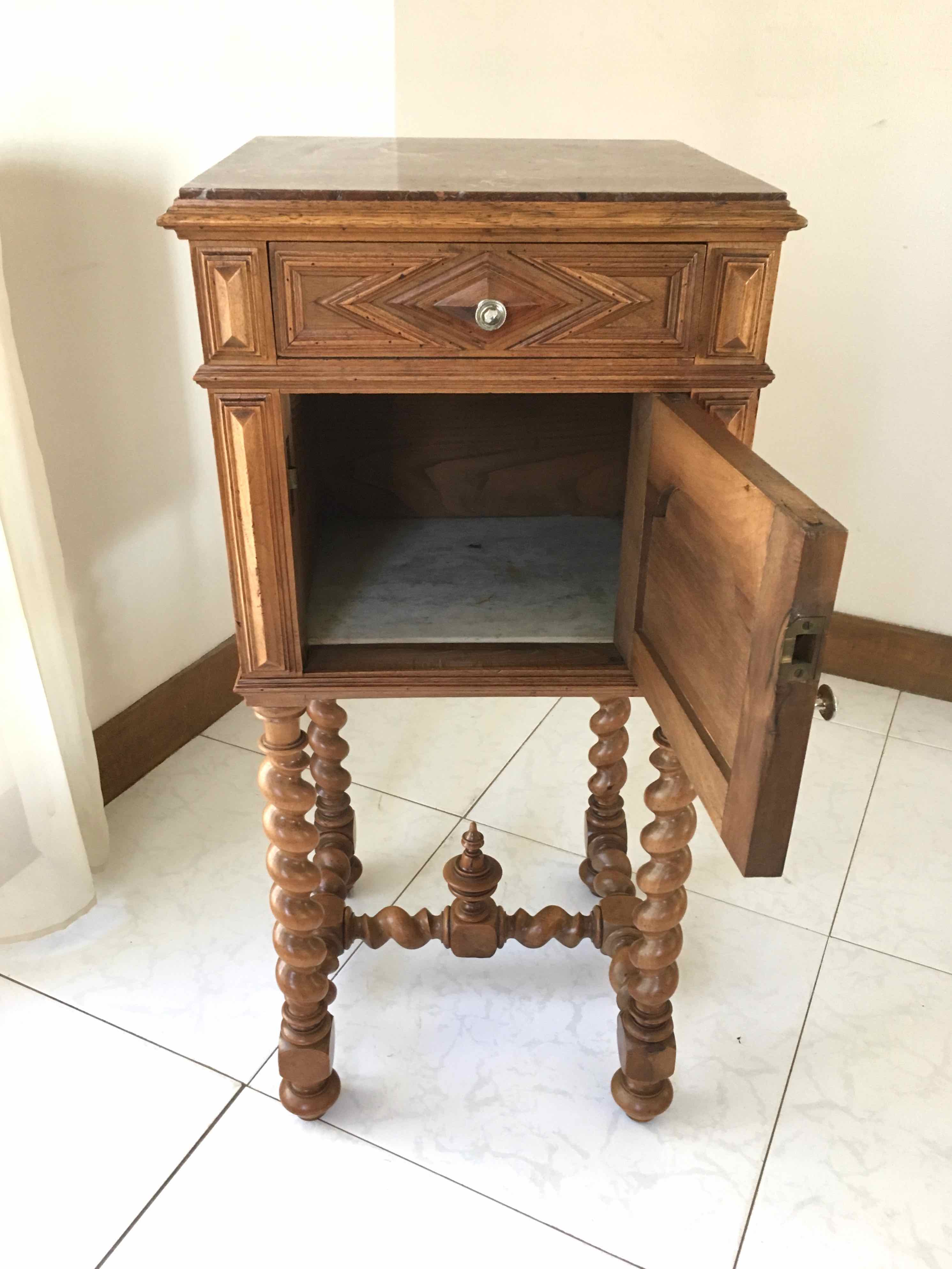 Table de nuit ancienne meuble d’appoint