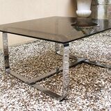 Table basse Roche Bobois 1970 verre fumé piètement en métal chromé.