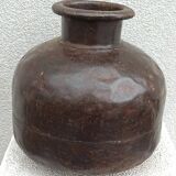 Pot ancien en métal
