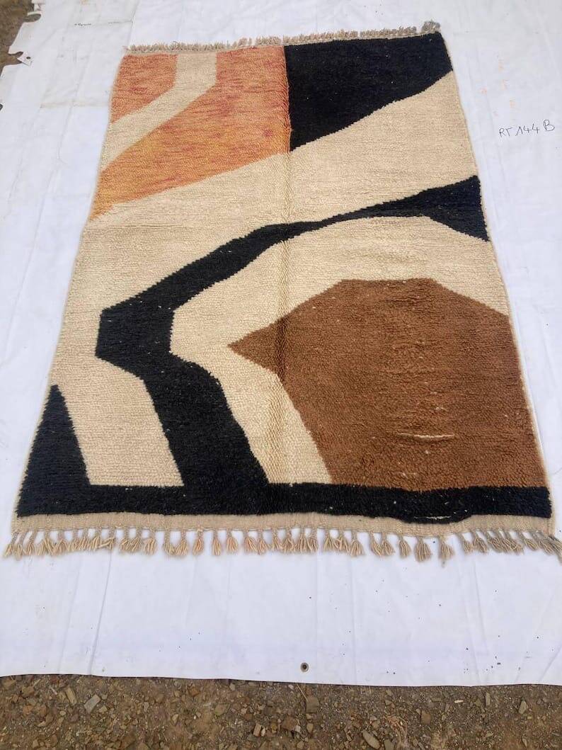 Traditional Moroccan Berber rug size 2/3 m