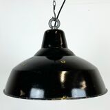 Lampe d’usine industrielle en émail noir avec dessus en fer, années 1960