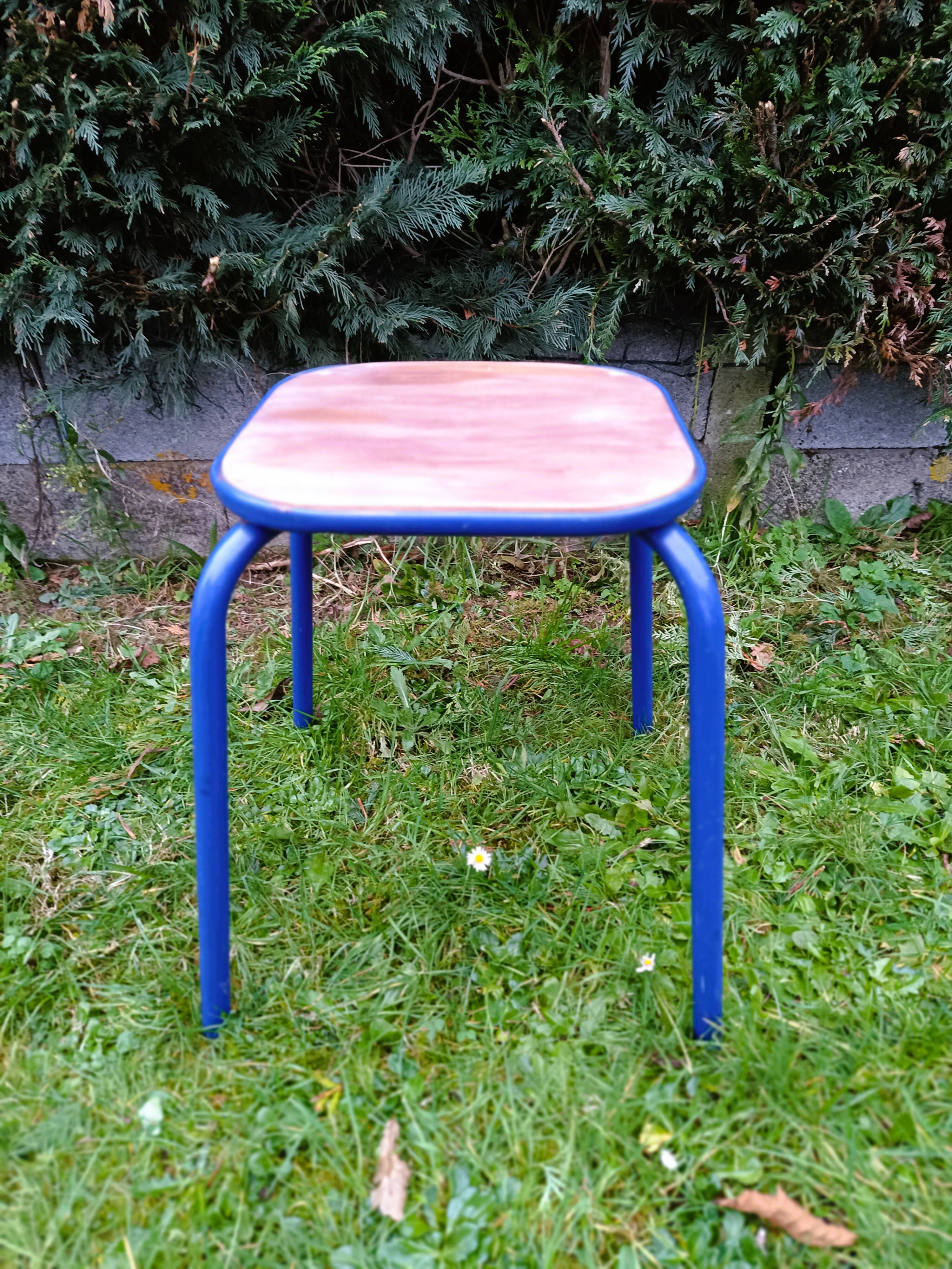 Low industrial stool