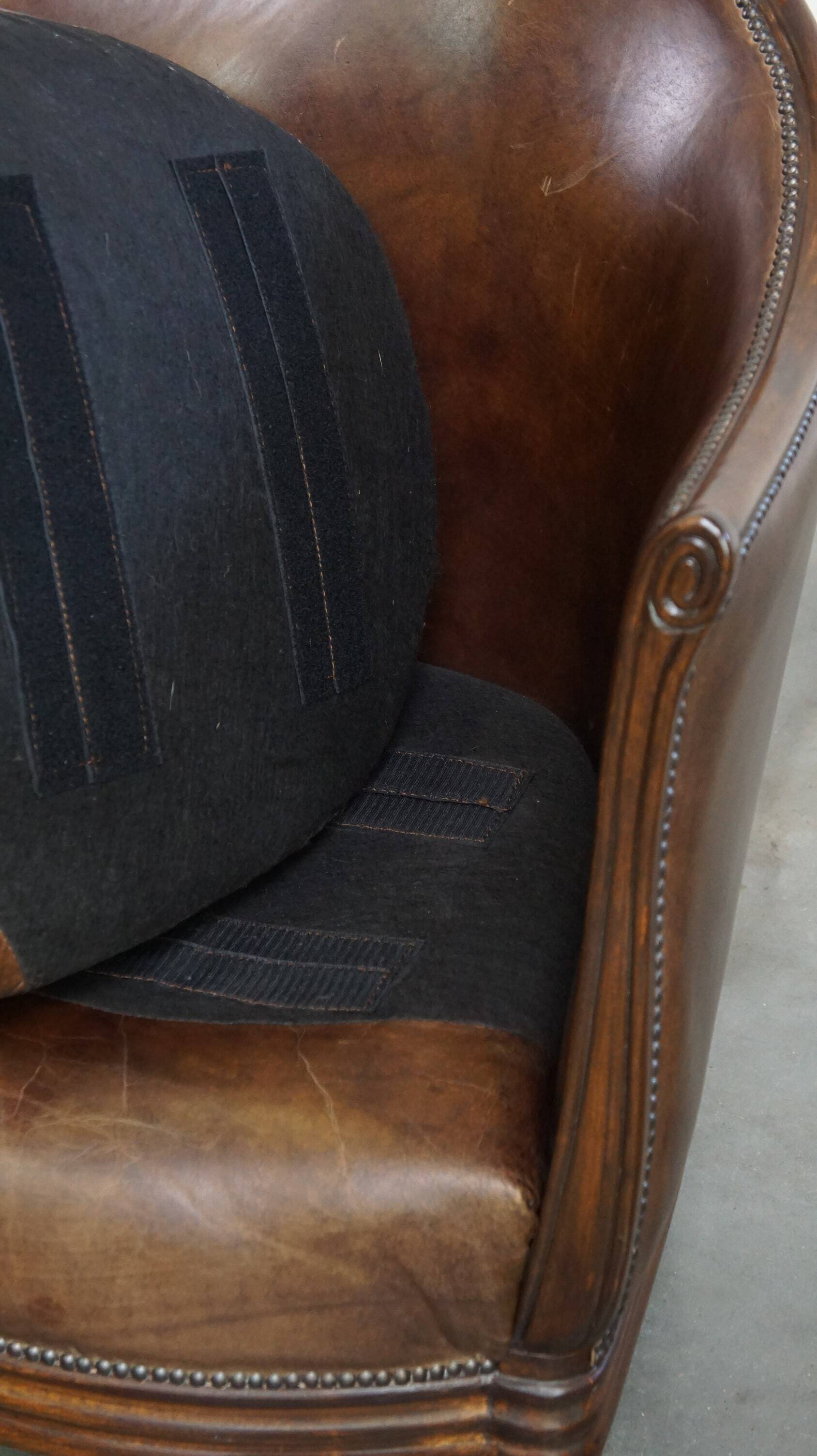 Set of 2 club chairs/armchairs in dark cognac leather