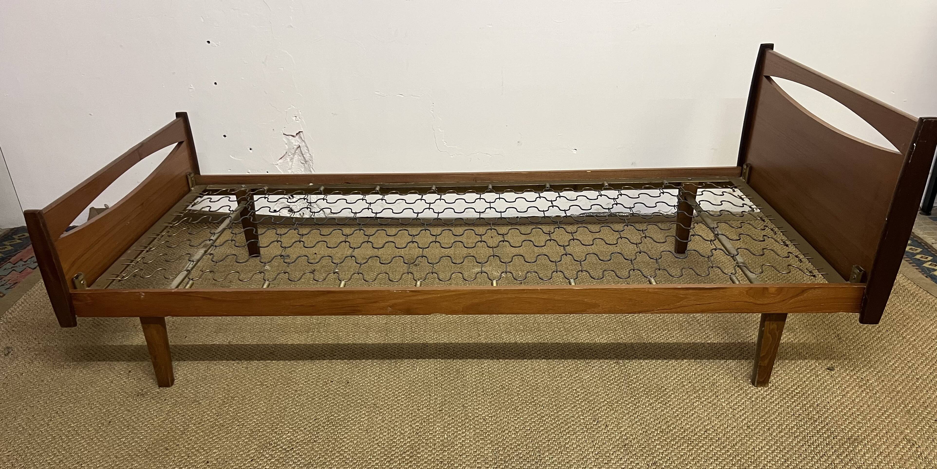 Vintage 1-seater bed from the 50s