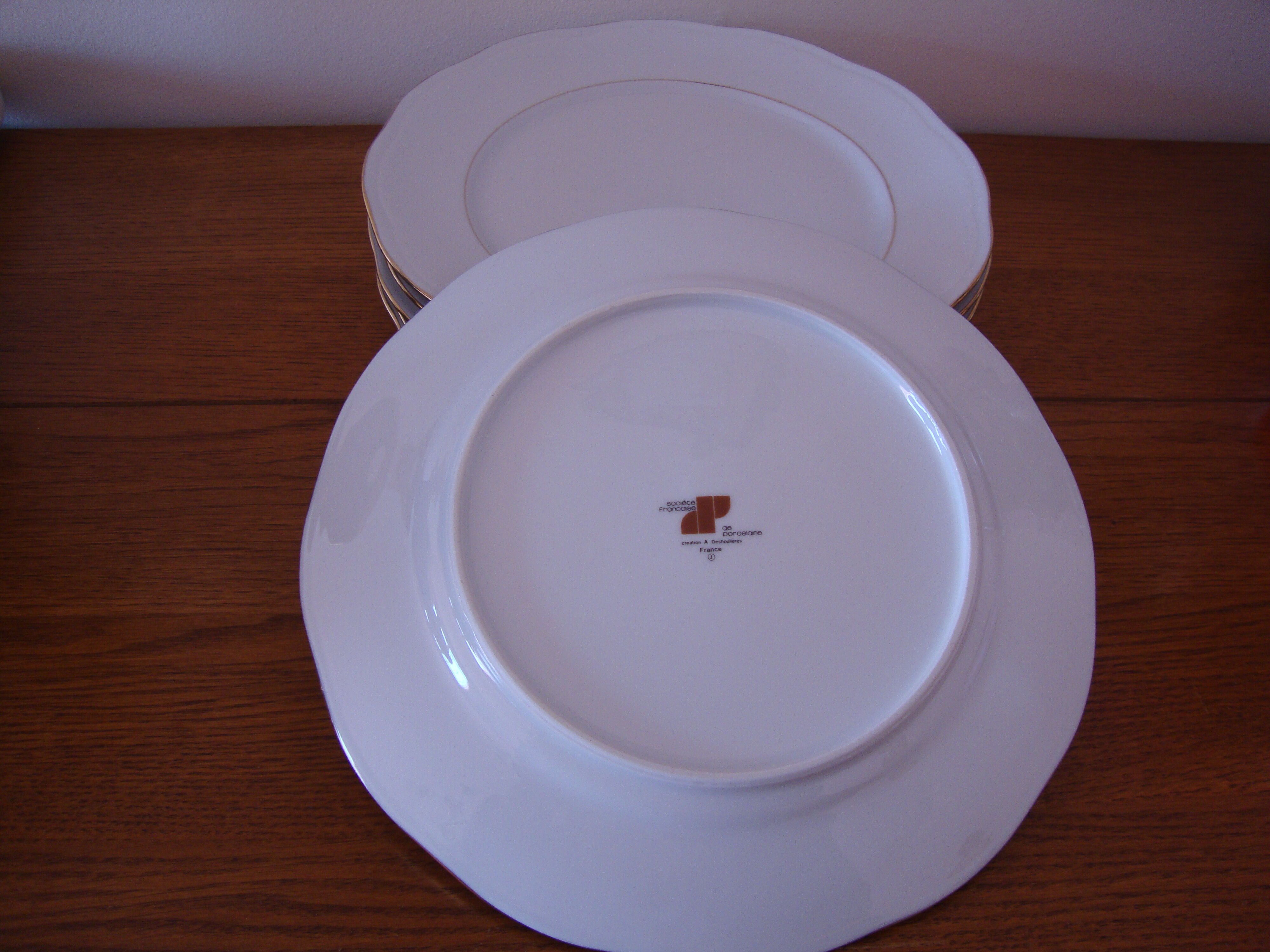 6 flat plates festooned in white porcelain "Creation Ph. Deshoulières"