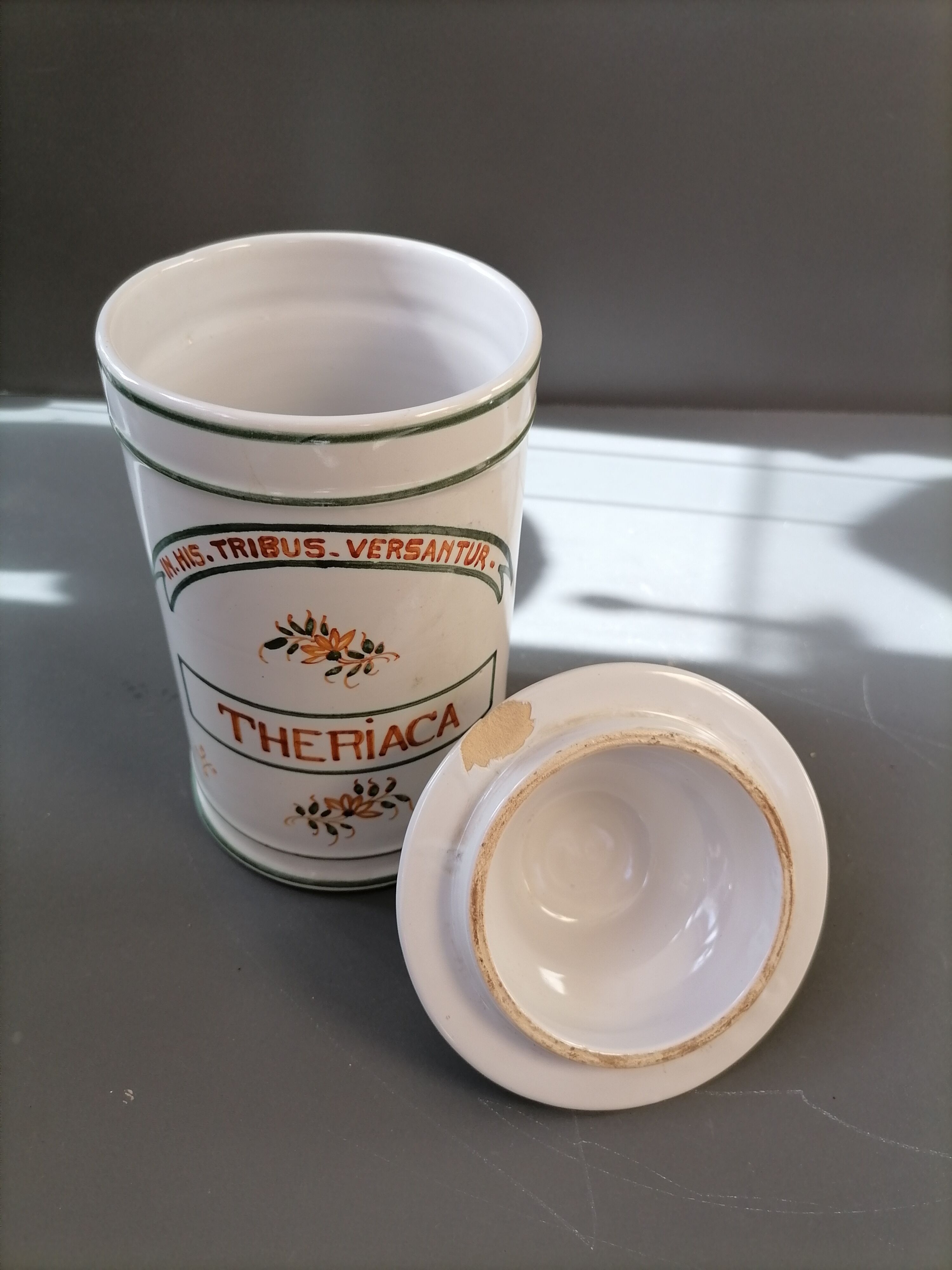 Ceramic pharmacy pot