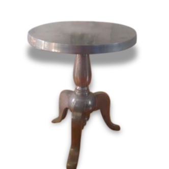 Pedestal table