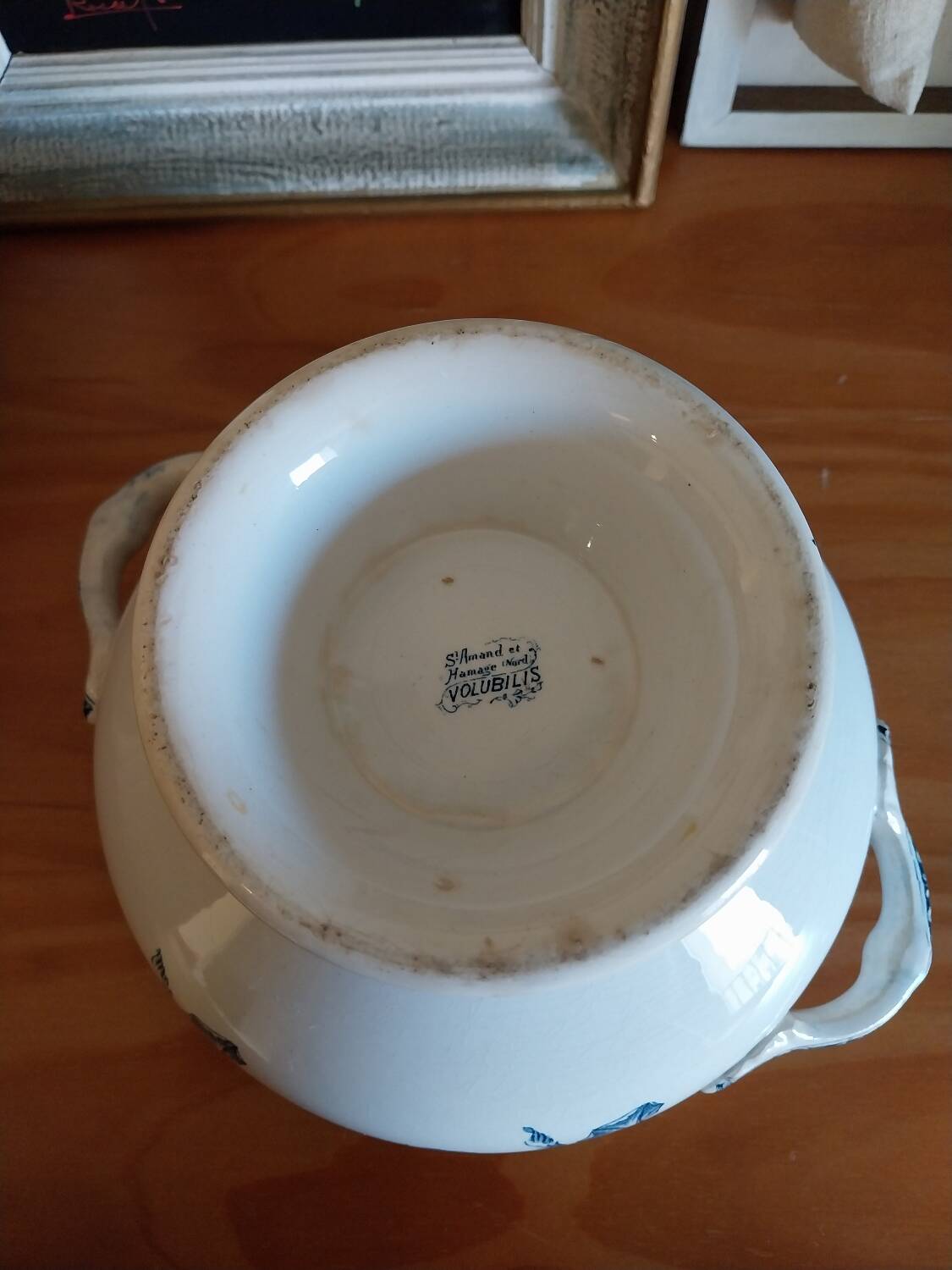 Vegetable stand on foot, shower, iron earth, St Amand and Hamage Nord, model Volubilis.