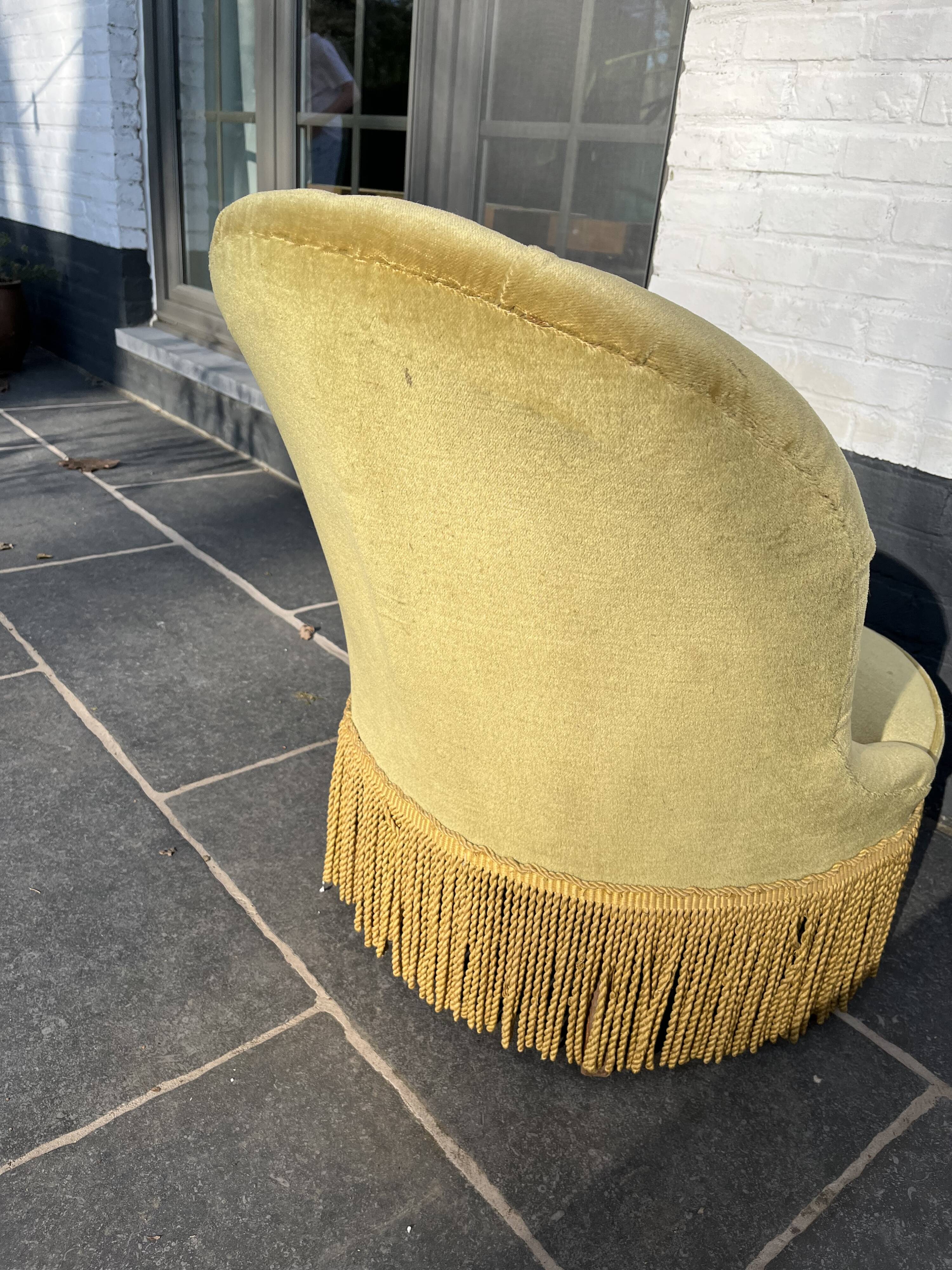 Pink velvet toad chair