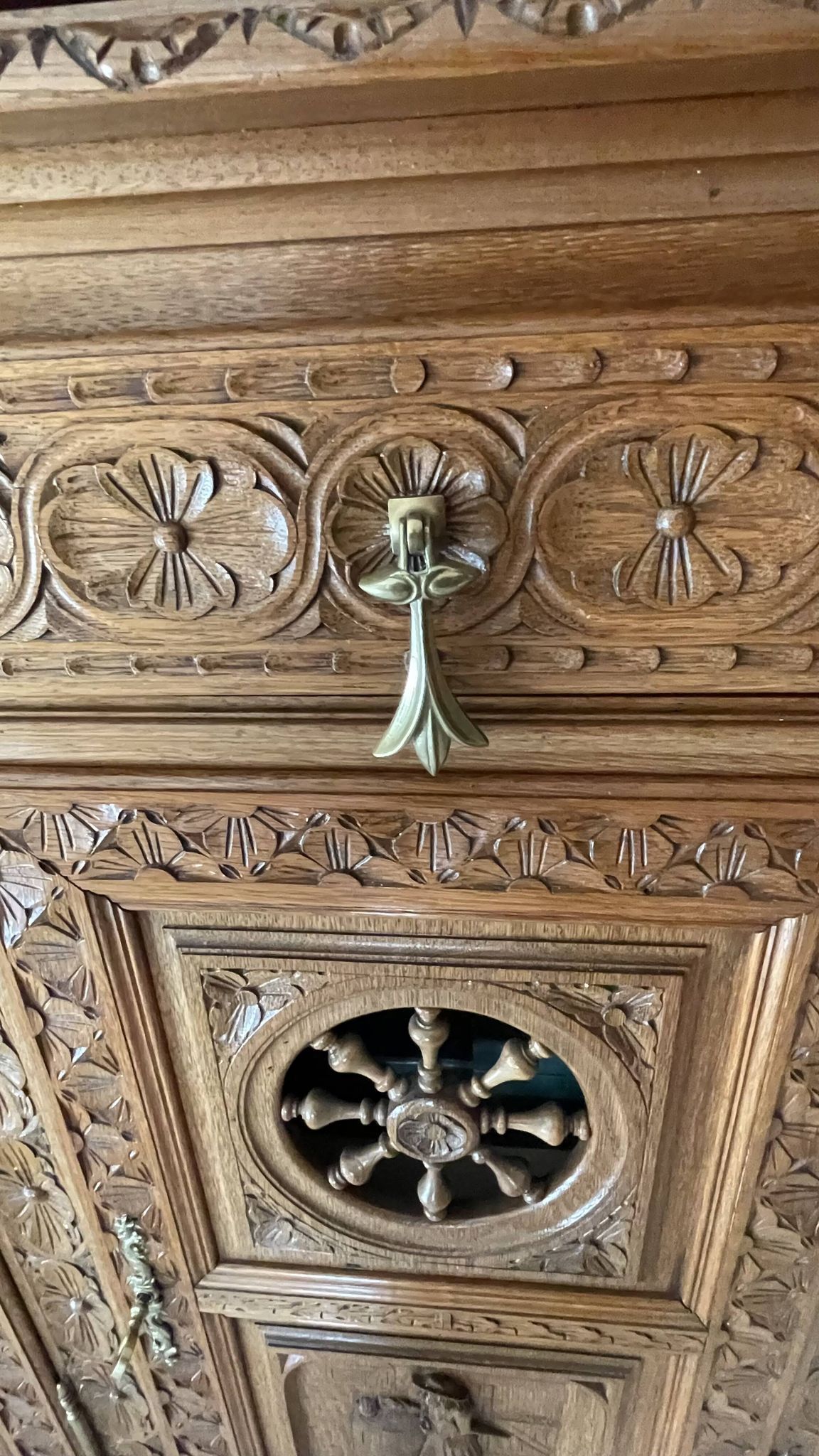 Superb Breton buffet finely carved