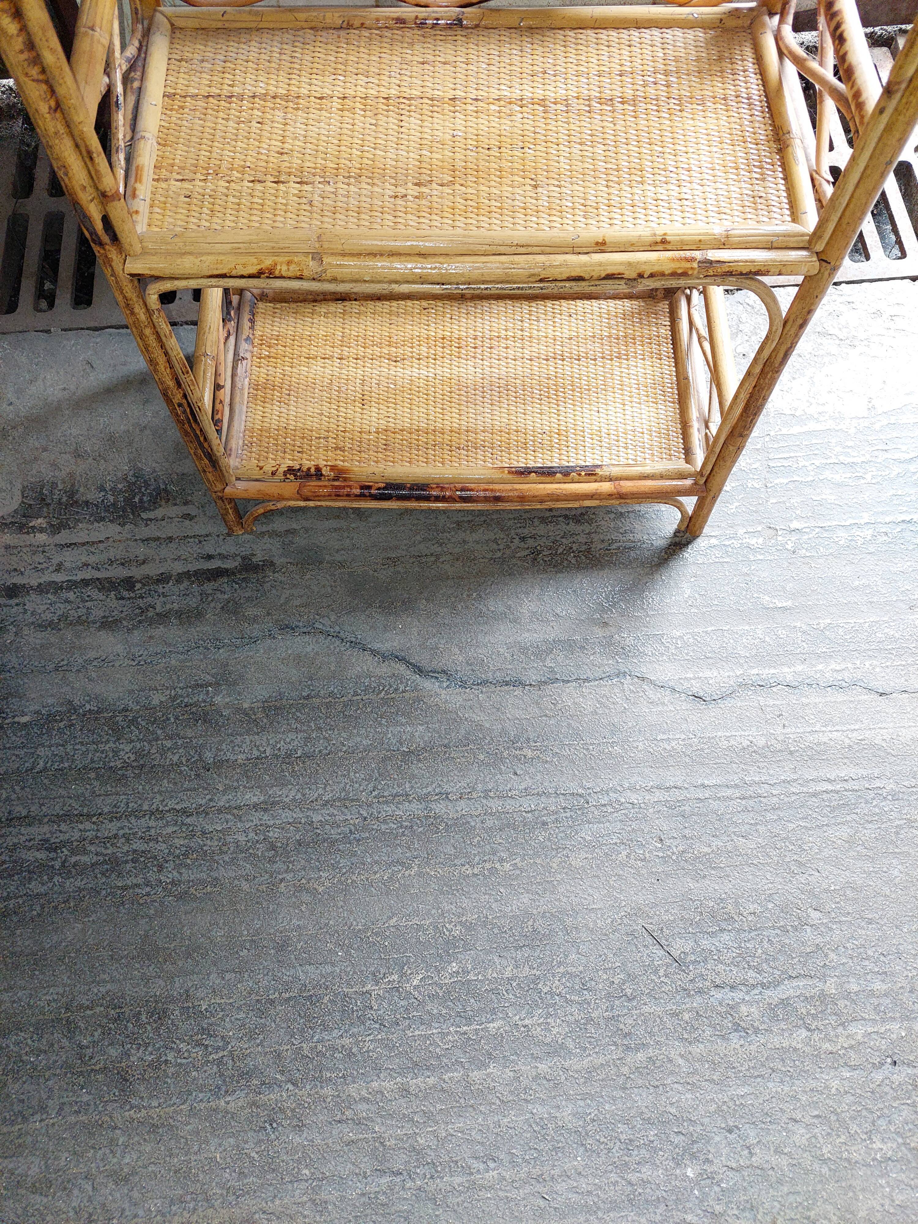 Furniture 4 shelves in used rattan