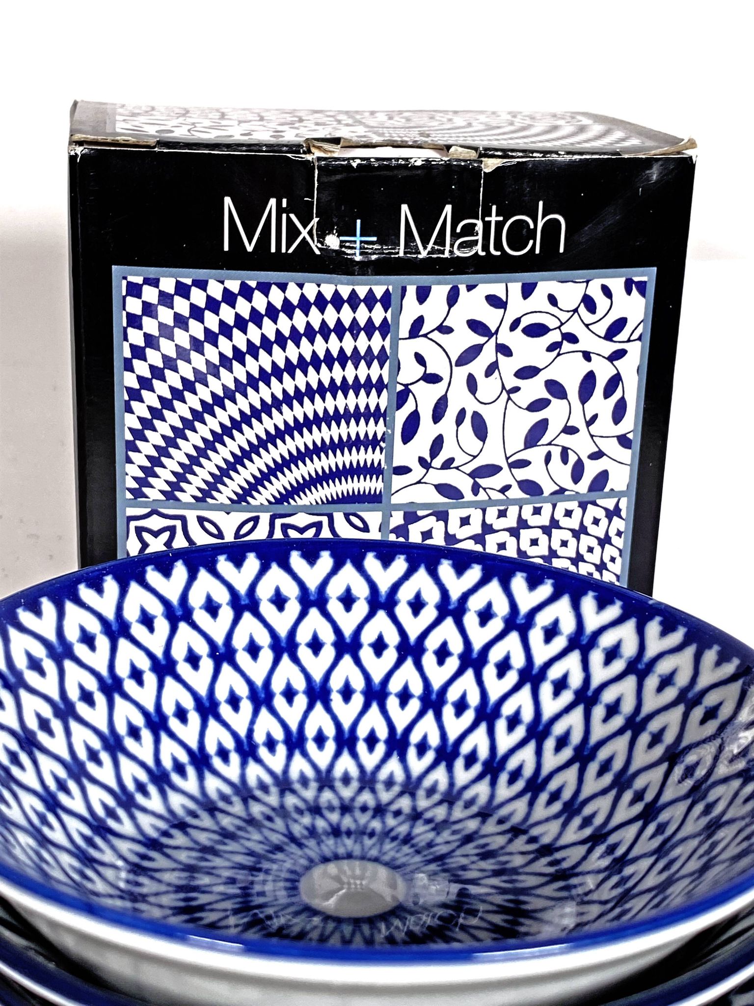 4 cups 11.5 cm diam. porcelain, white and blue, 4 different patterns