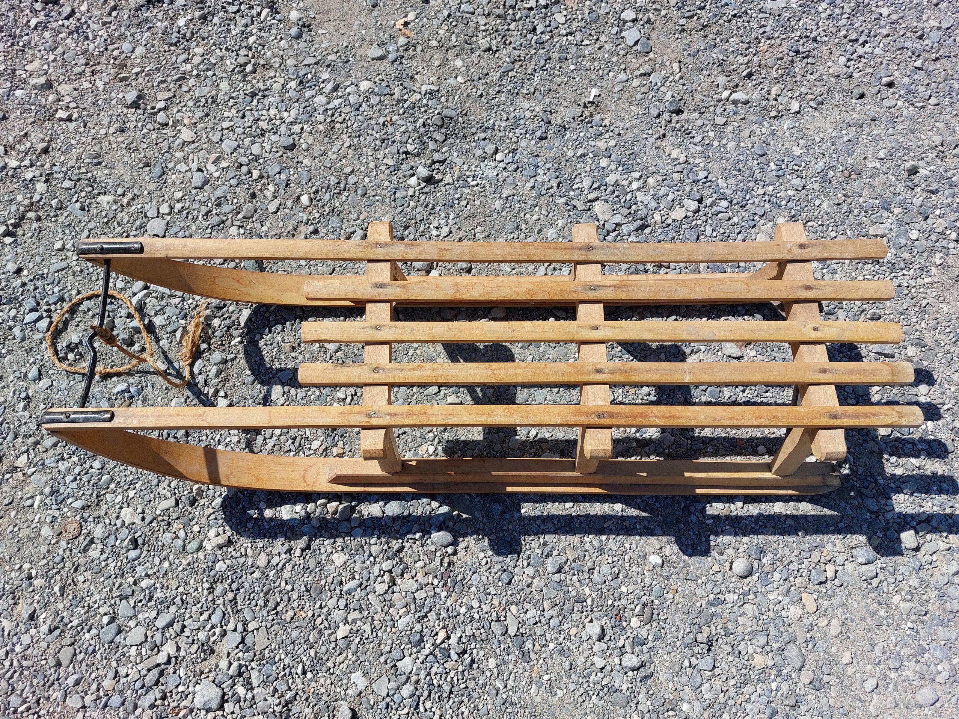 Old large sled in solid beech - 111 cm