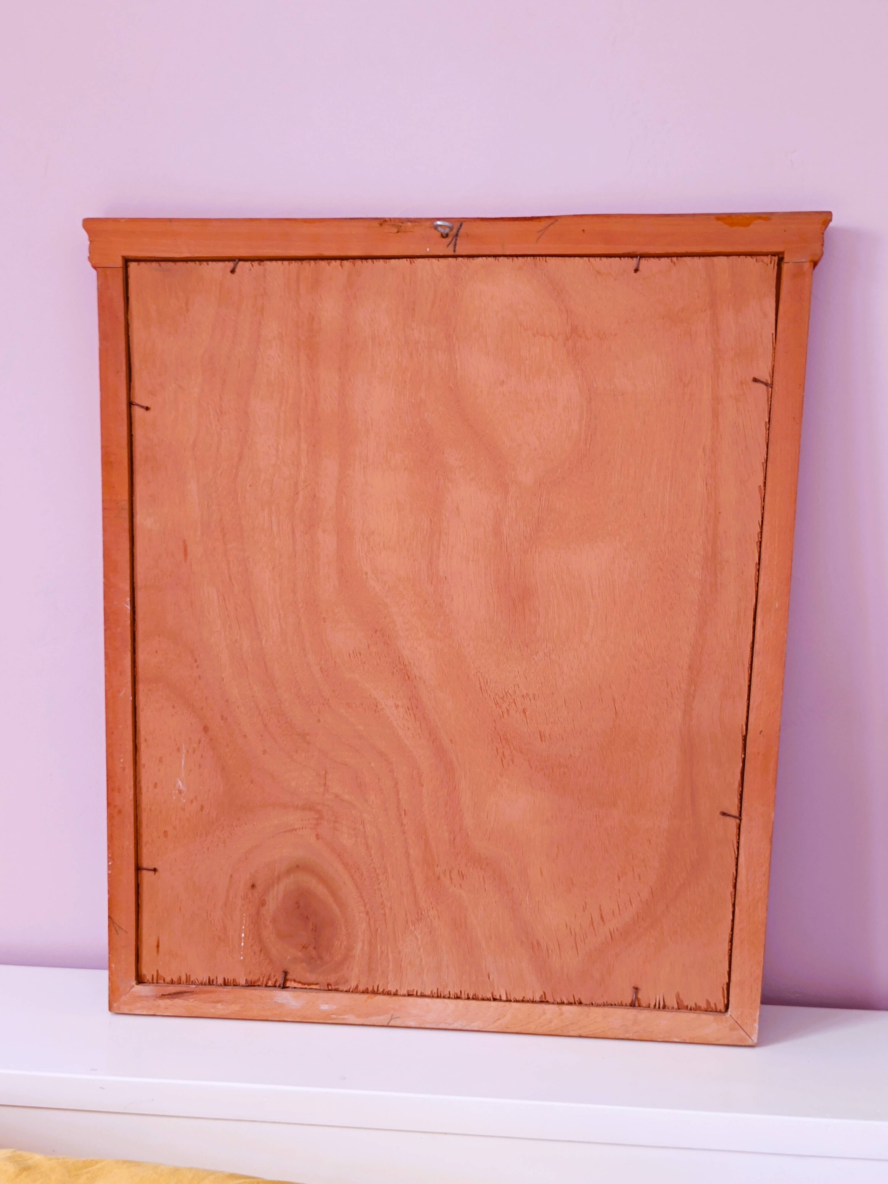 Miroir en bois doré, de forme organique avec une glace biseauté