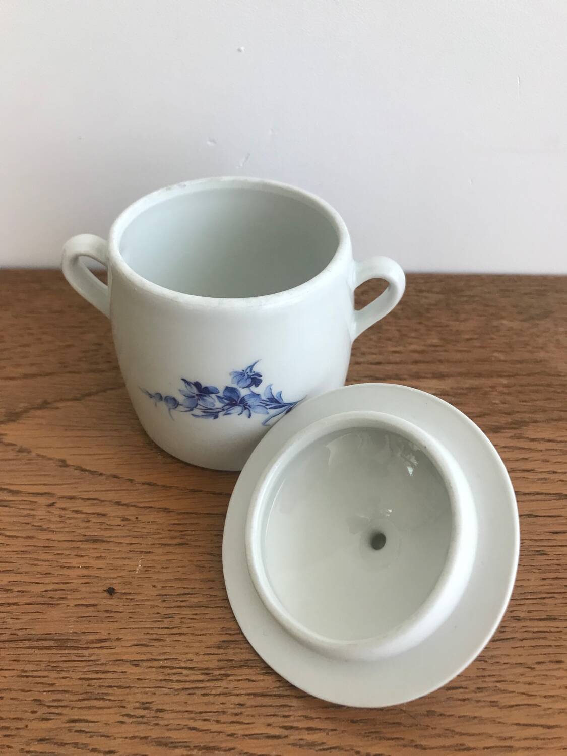 Sucrier en porcelaine fleurs bleues apilco