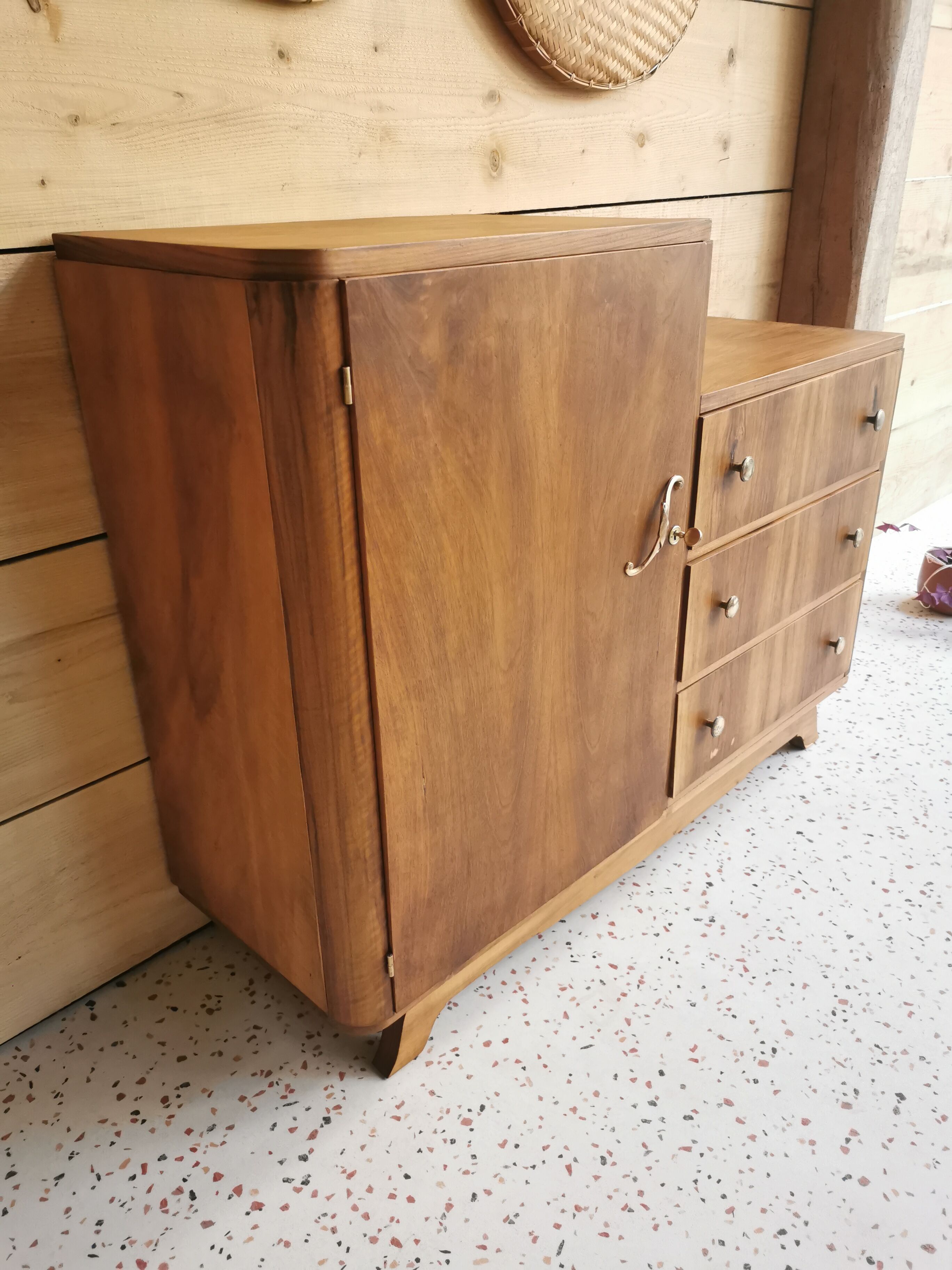 Asymetical chest of drawers