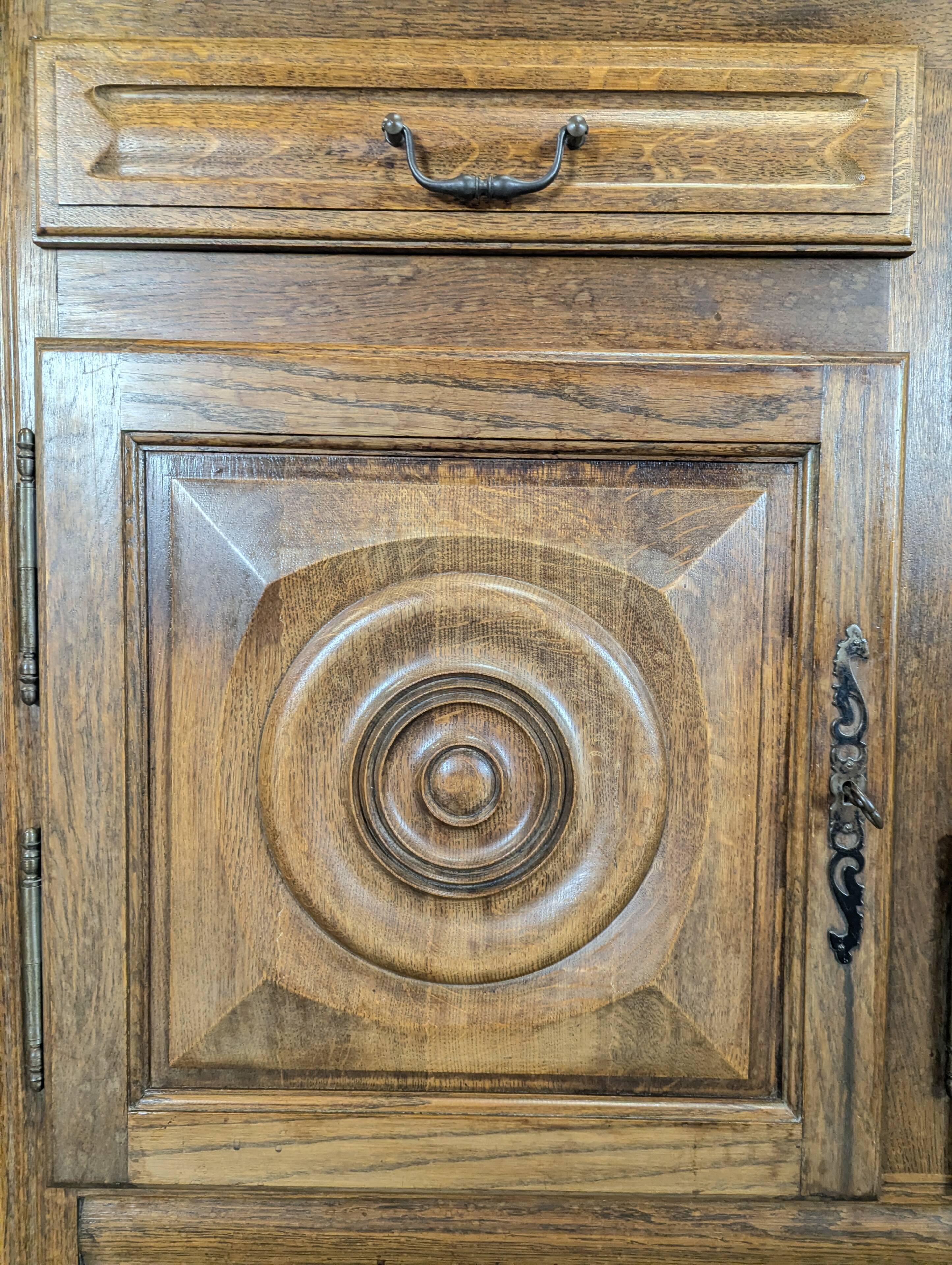 Enfilade en chêne massif sclupté DLG Dudouyt