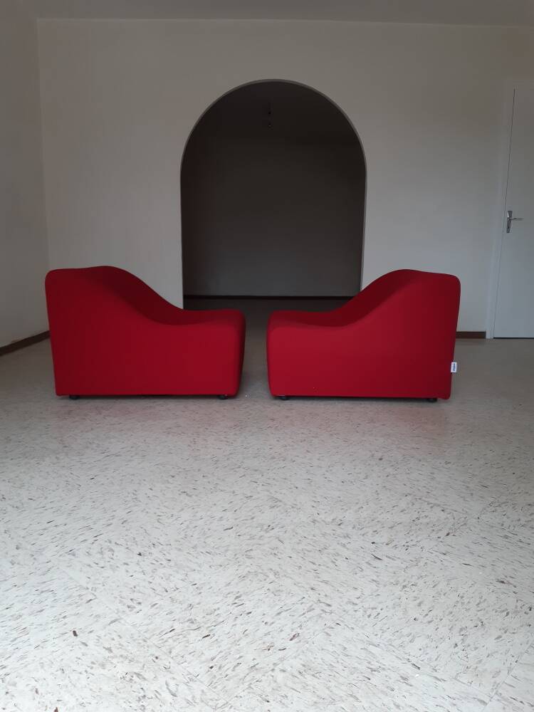 Pair of swivel chromatic lounge chairs by Kwok Hoi Chan, Steiner