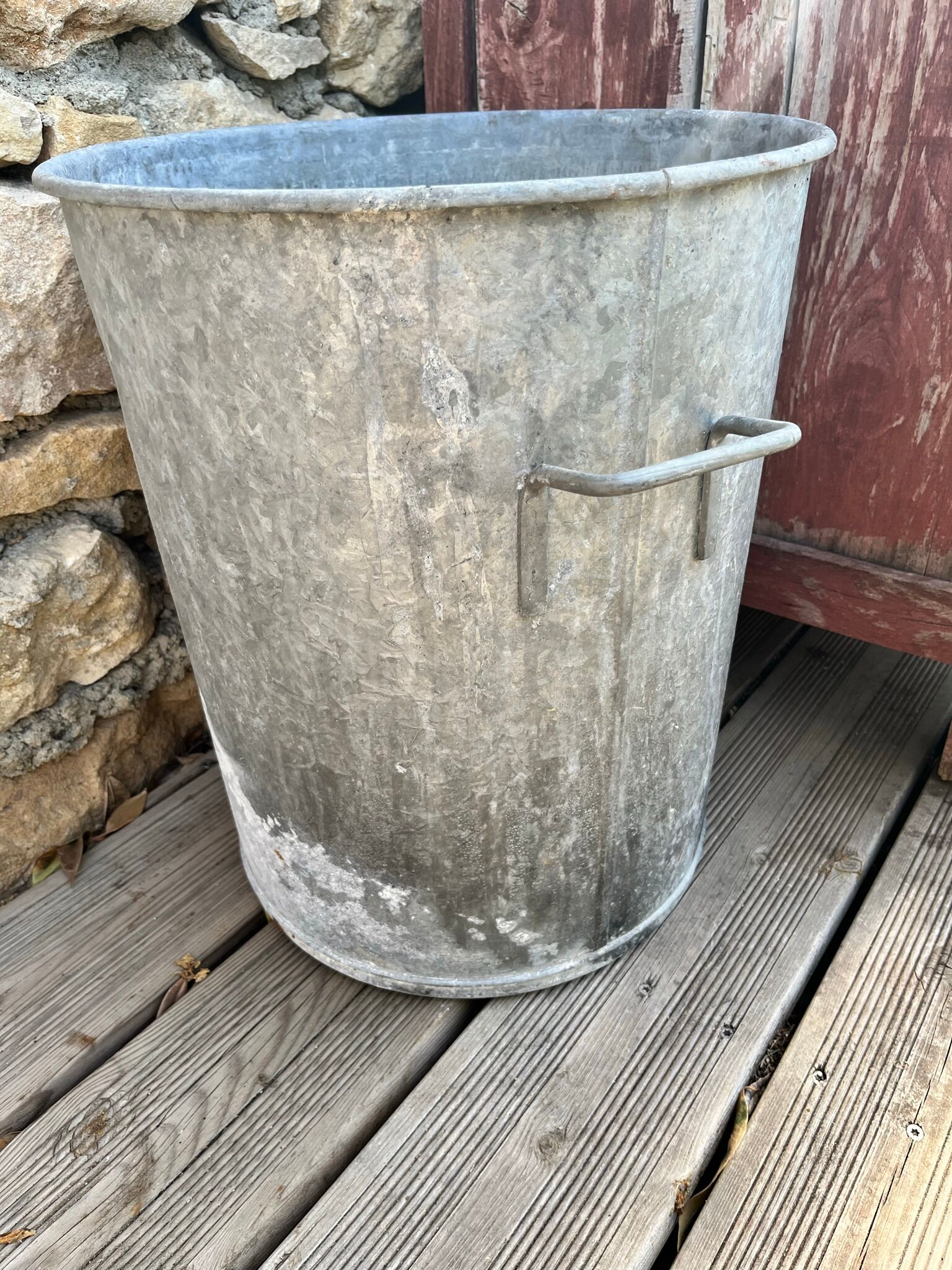 Antique zinc detergent The Leopold Crown