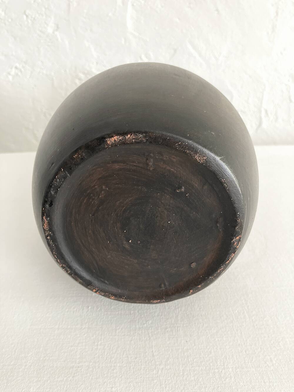 Ceramic vase painted in brown (wood effect), rounded model