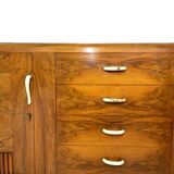 Buffet en noyer Art déco italien, de grande qualité.