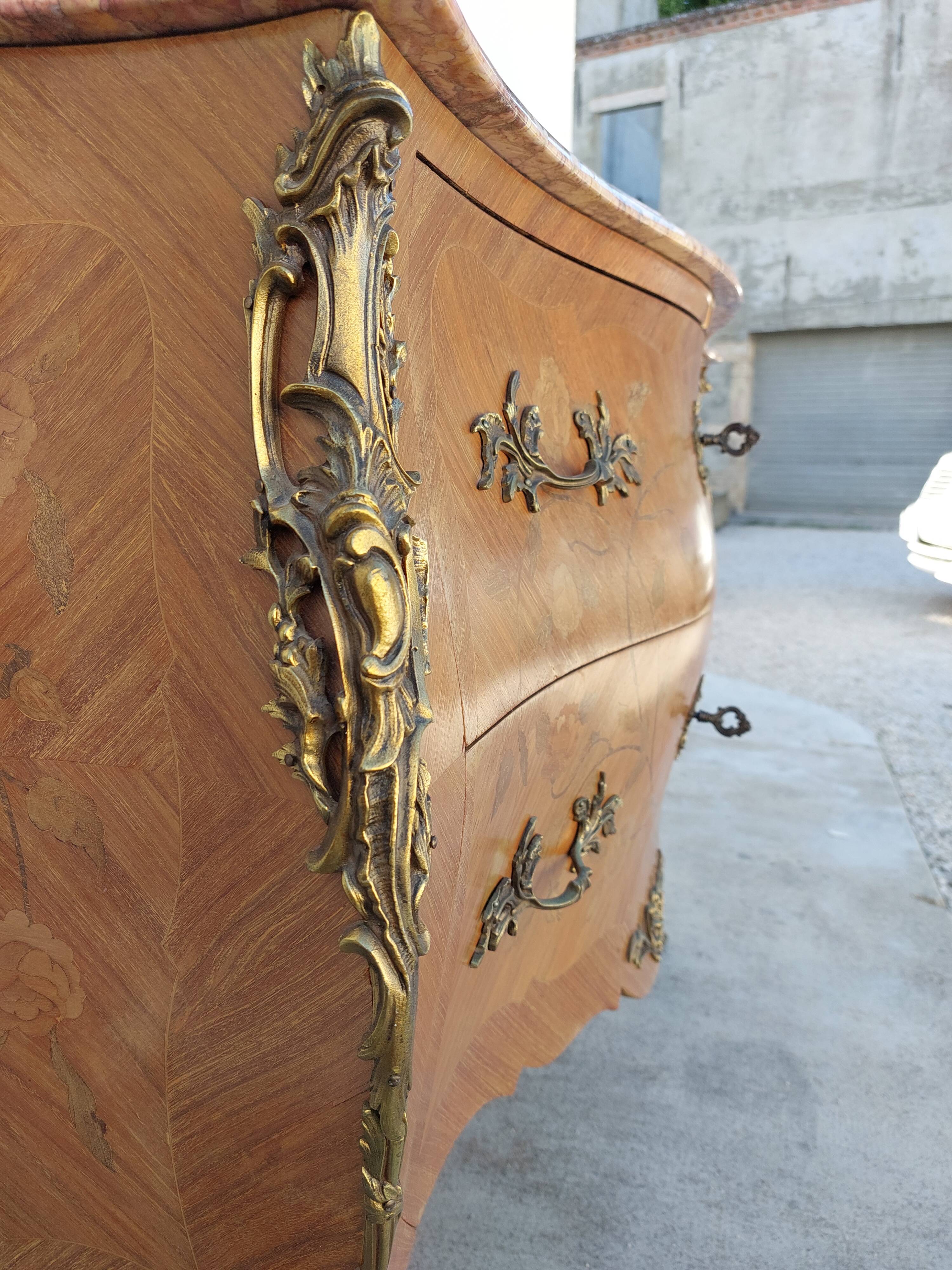 Louis XV chest of drawers in rosewood marquetry