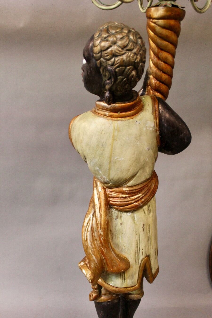 Nubian flare in wood and lacquered metal