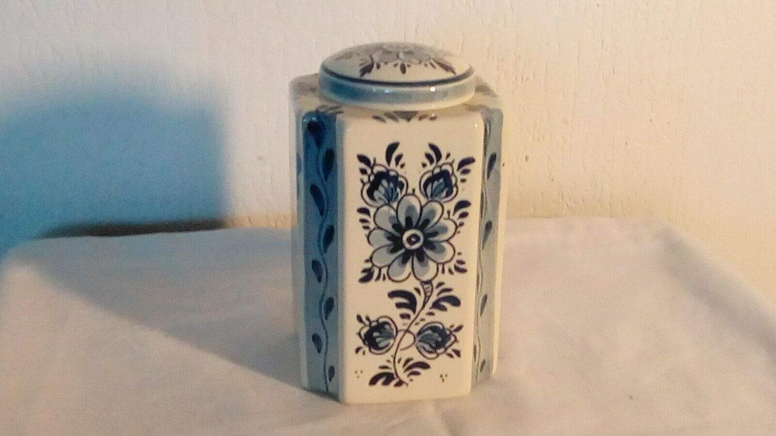 Pot covered in faience of delft blue delfino decor boat mill holland