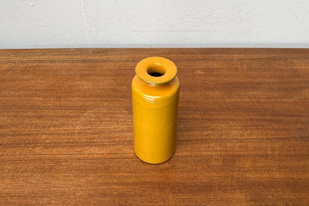Minimalist vase from a German studio from the mid-century, pottery by BKW Böttger Keramik Wandsbek, Hamburg, 1960s.