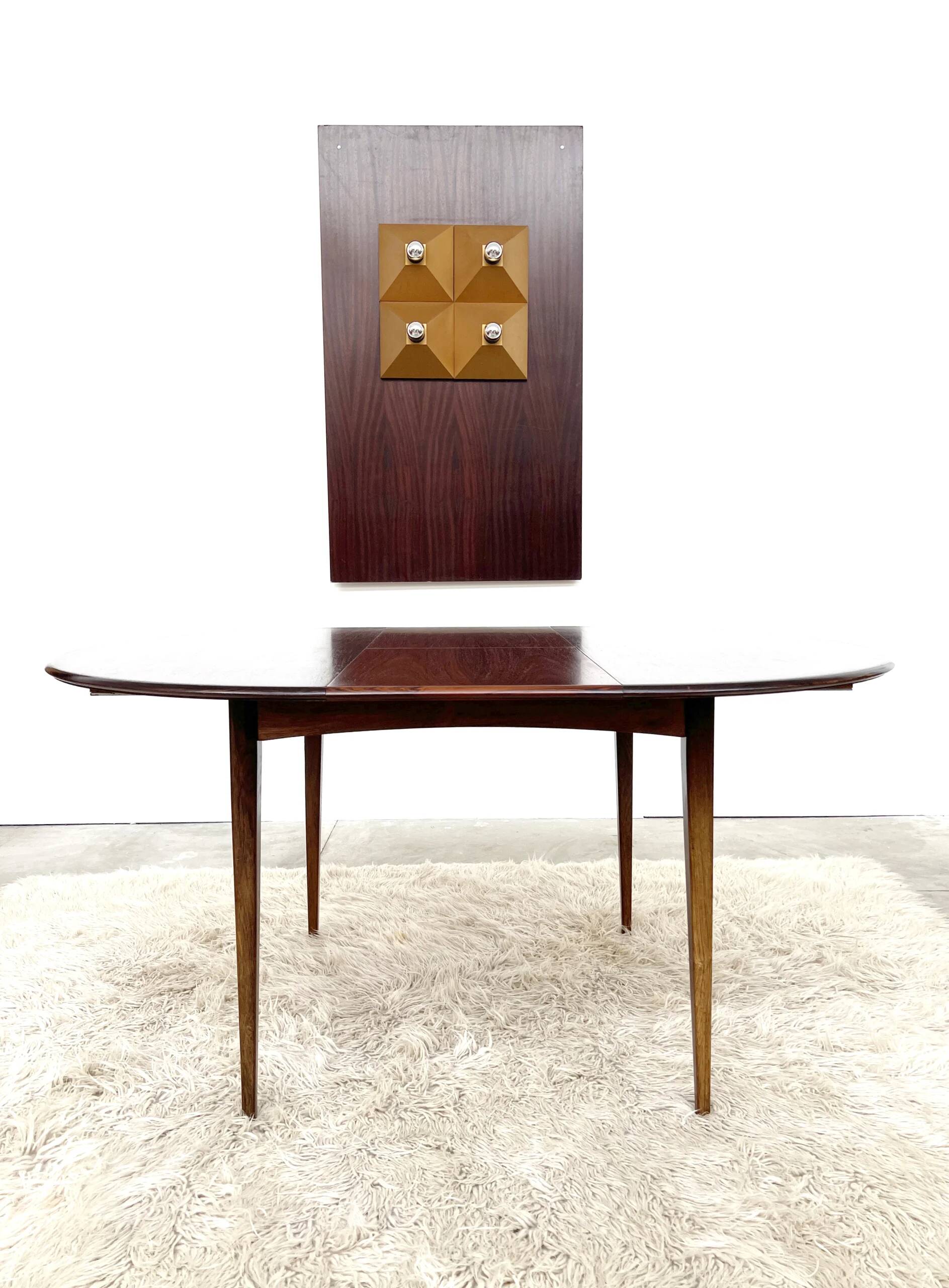 Danish round dining table in rosewood – 1950s design with butterfly extension.