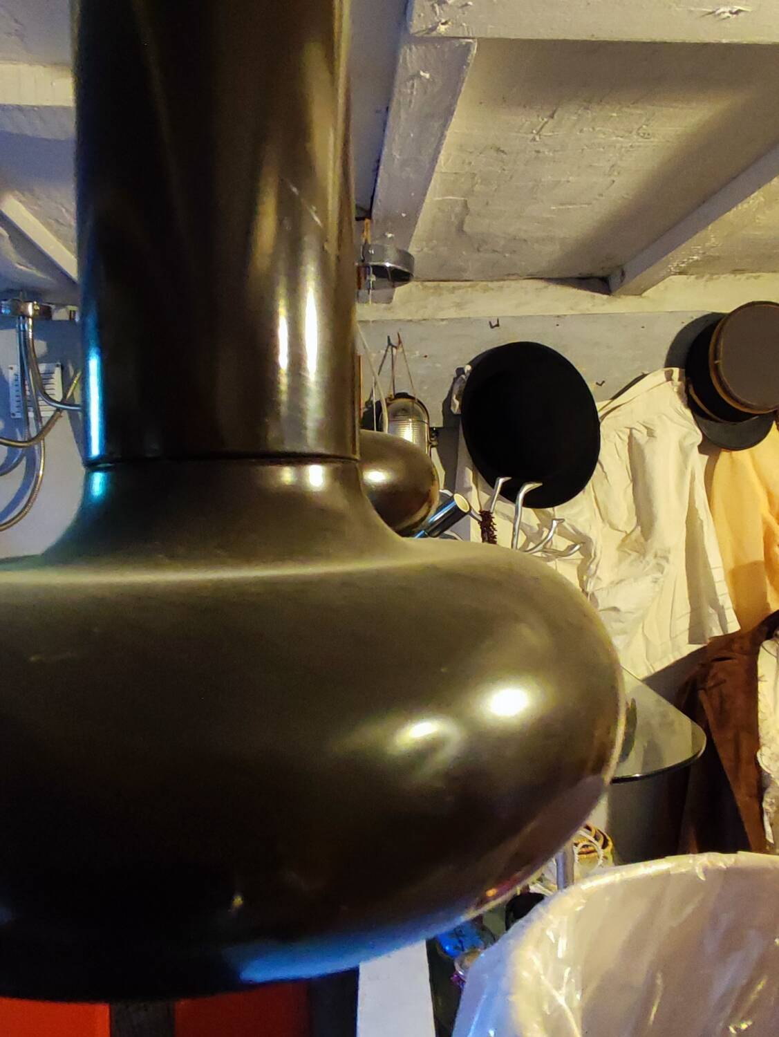 Space age, 3 brown Lita pendant lights