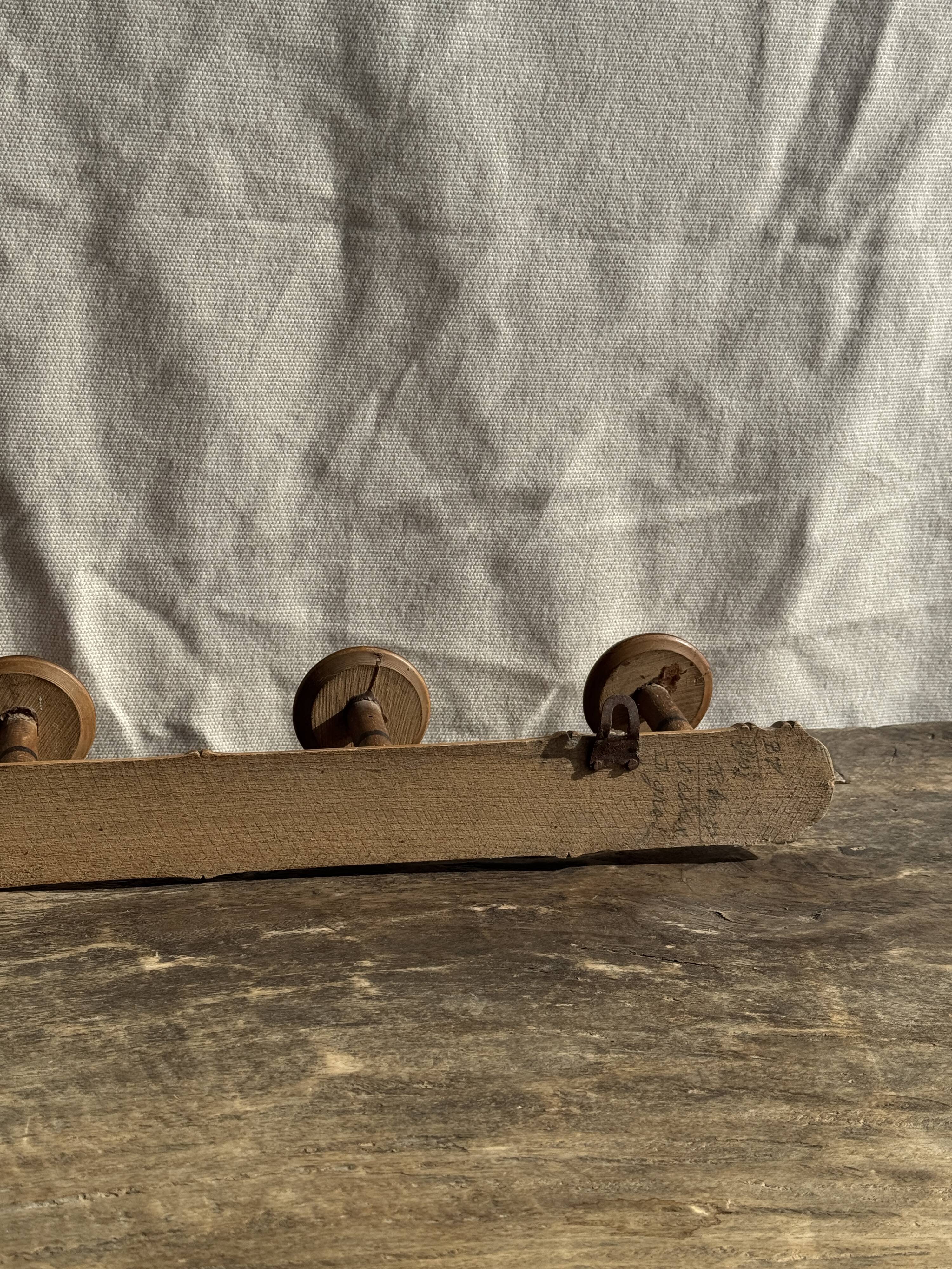 Large vintage wooden coat rack with 6 bamboo effect hooks L79