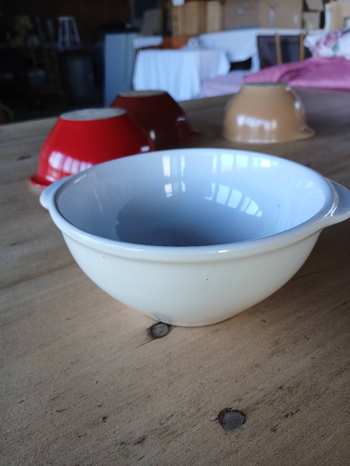 5 old Émile Henry bowls