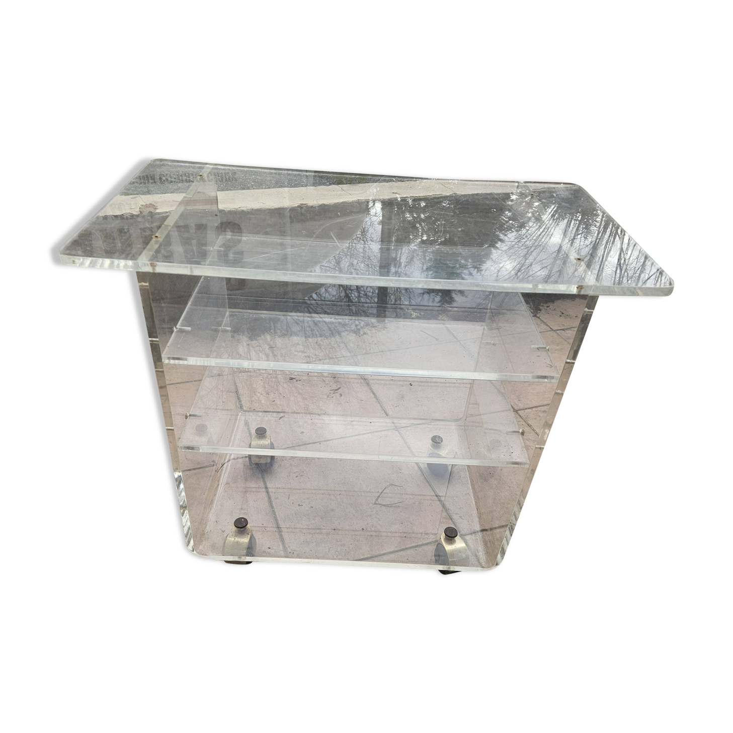 Deserted plexiglass from the 80s Vintage