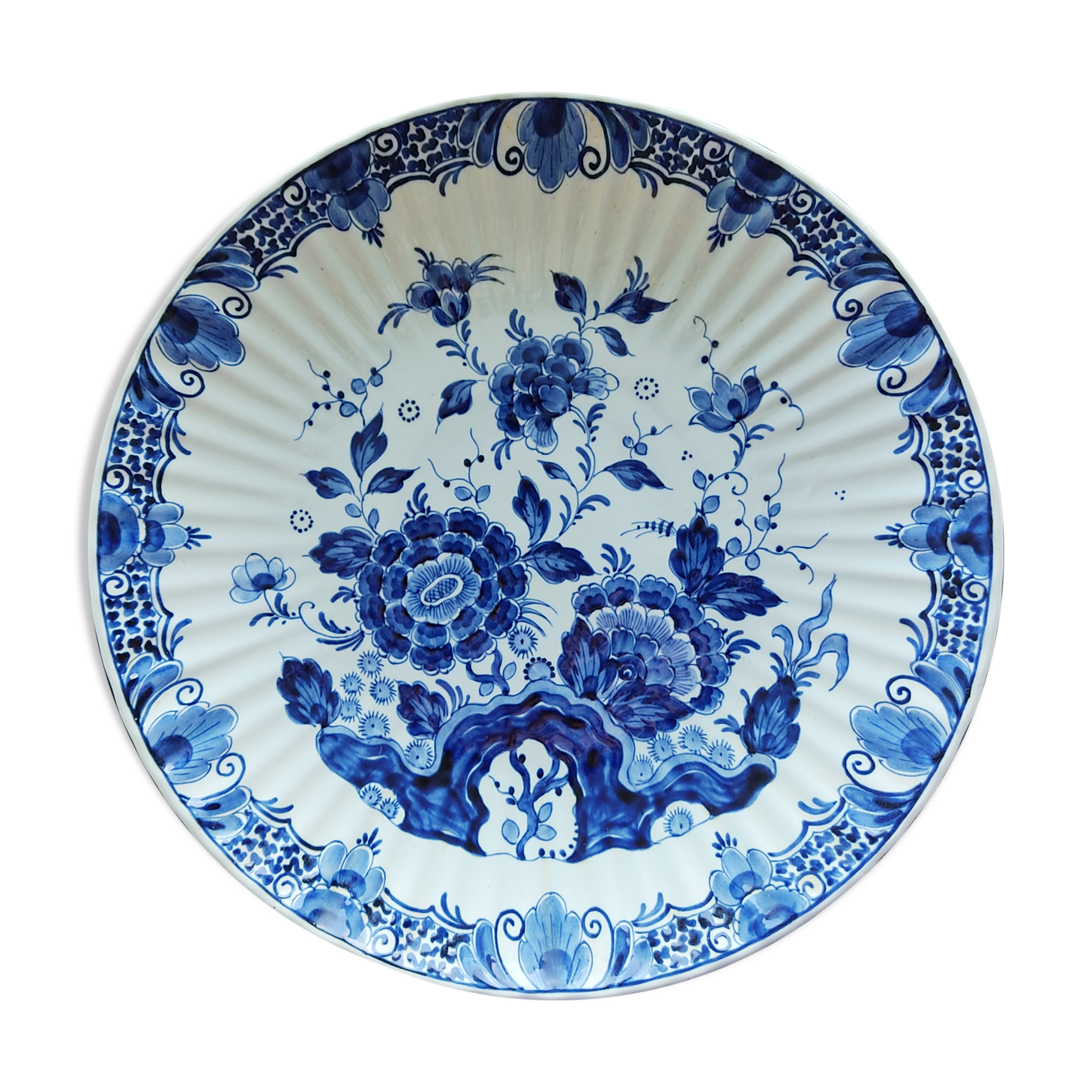 Plated flowery dish ribbed 35 cm in diameter