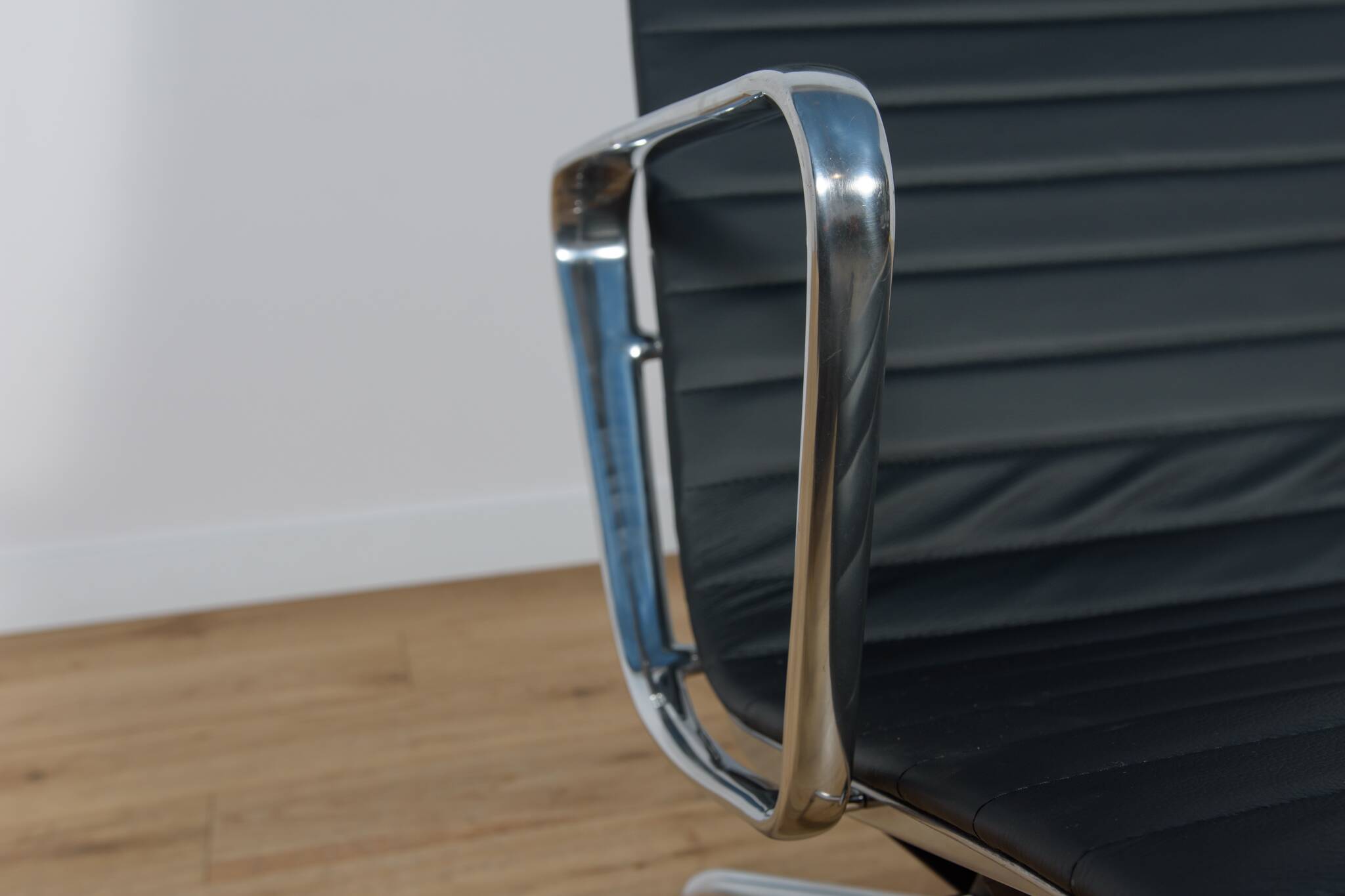 Eames Alu Group EA124 & EA125 Lounge Chair & Ottoman by Charles & Ray Eames for Vitra, 1980s.