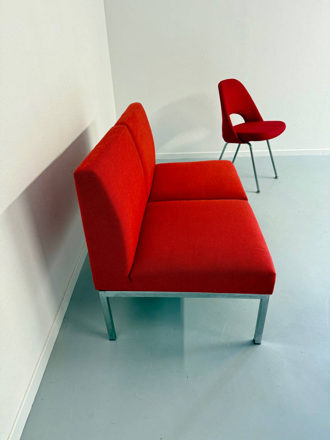 Vintage 2-seater sofa from the 70s, Artifort design, red