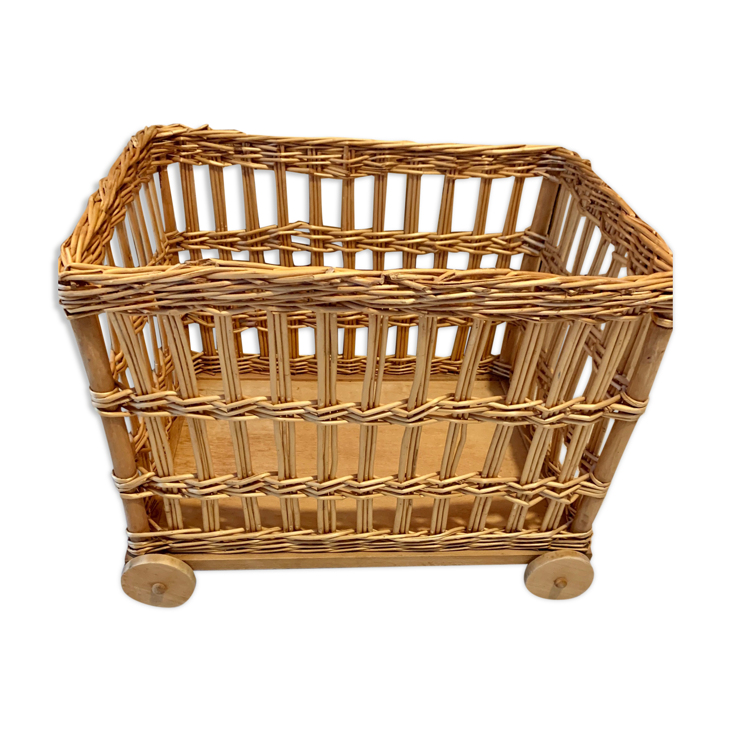 Toy box on wheels