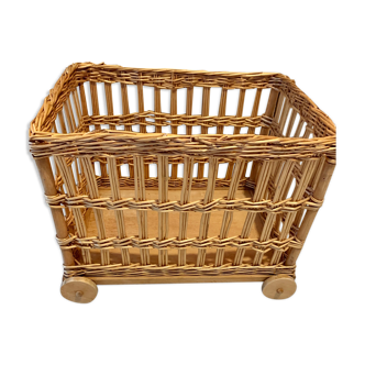 Toy box on wheels