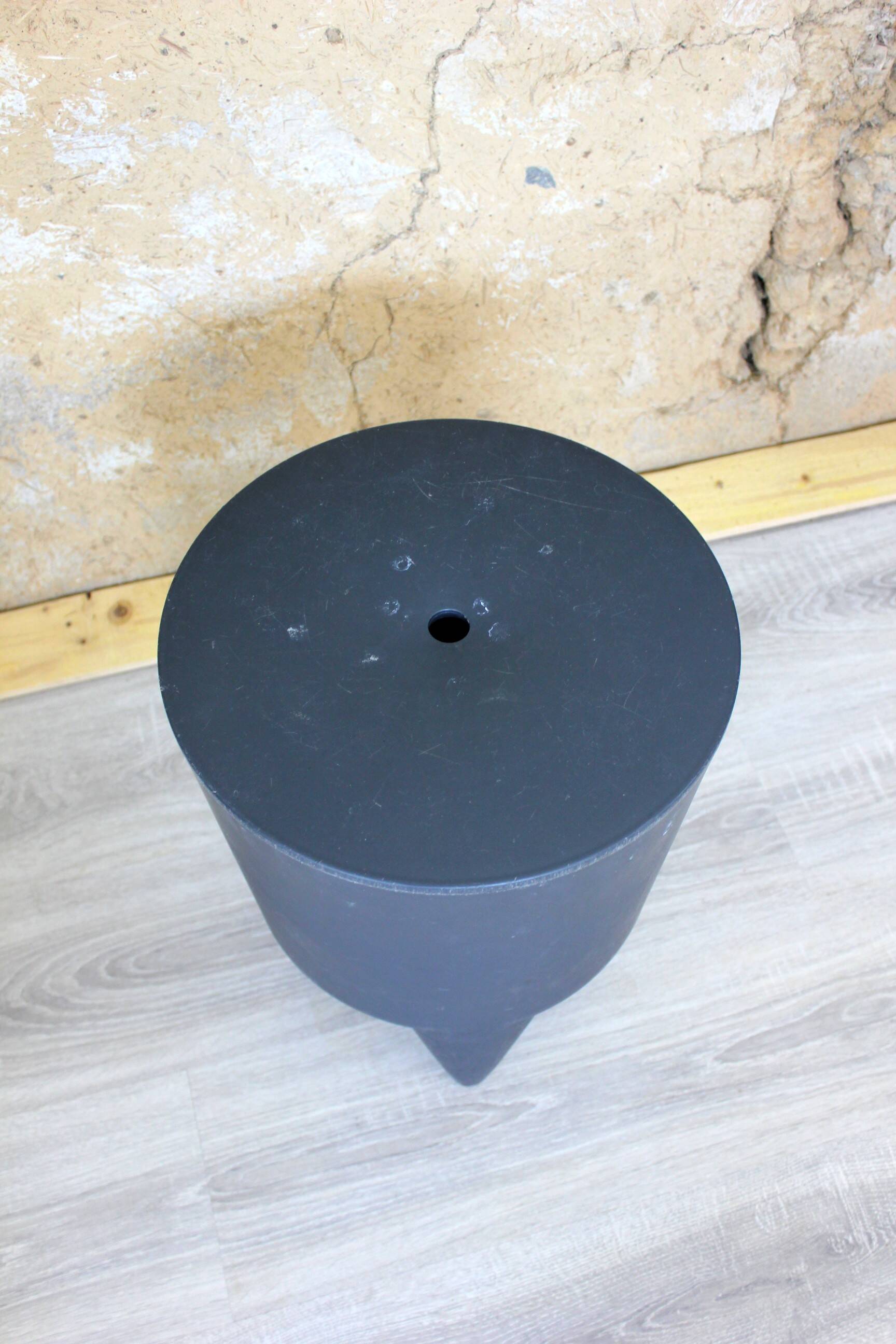 Tabouret ou chevet ubu noir de Philippe Starck vintage 1990 dent