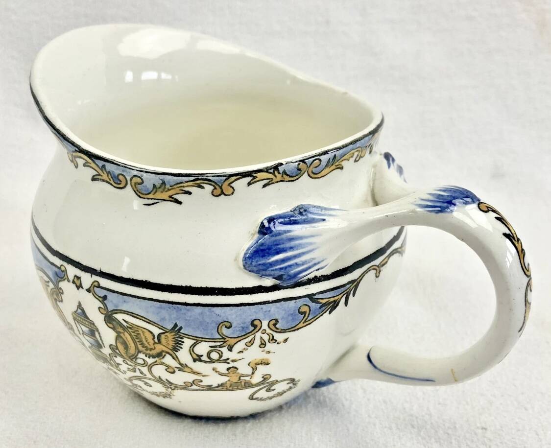 Old cream jug for children at the Dionysos press Gien