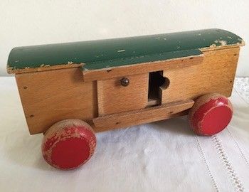 Jouet ancien petit train locomotive et wagons en bois