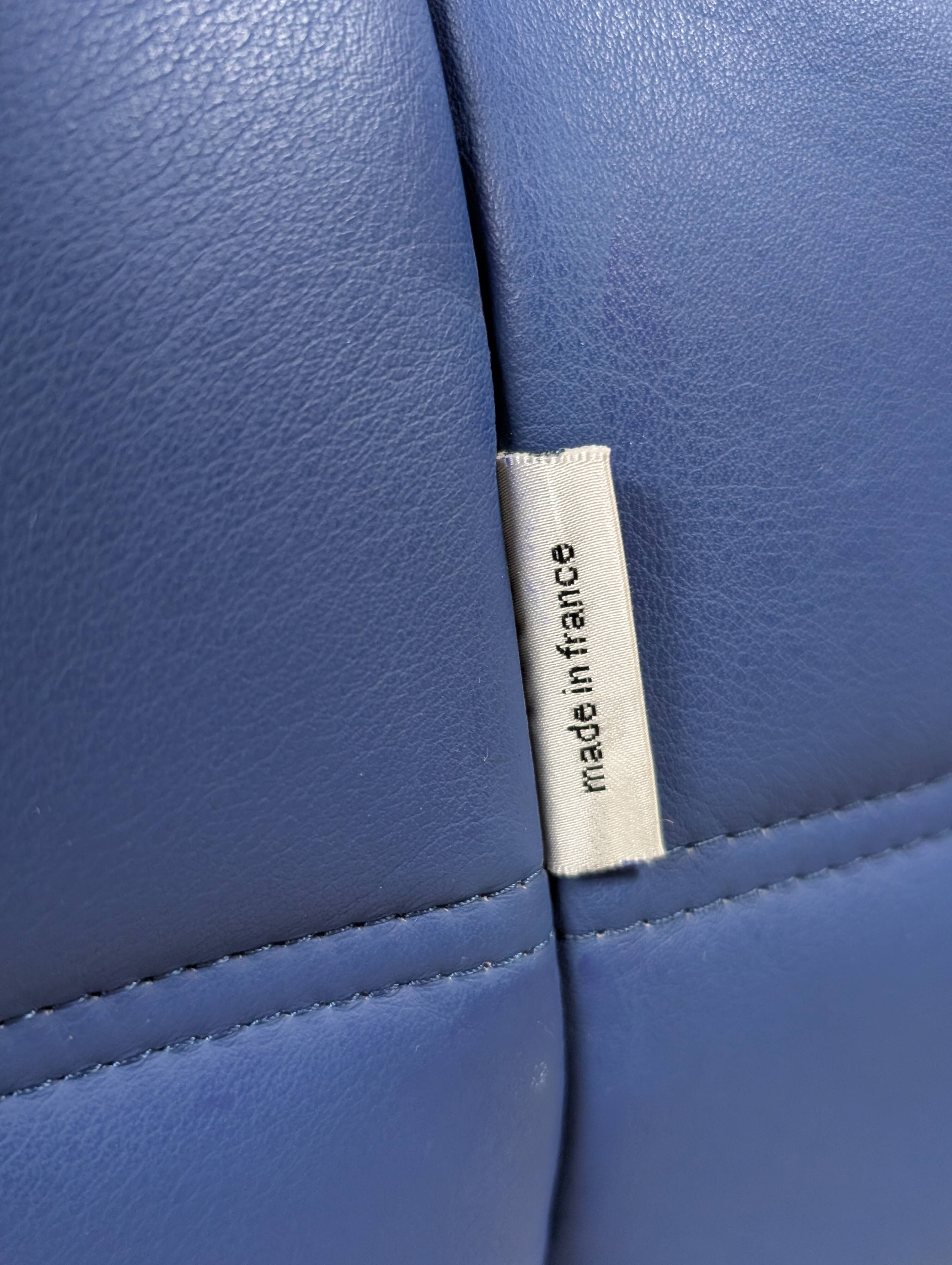 Canapé 3 places Michel Ducaroy Togo en cuir bleu Ligne Roset France années 1980