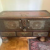 Zanzibar chest