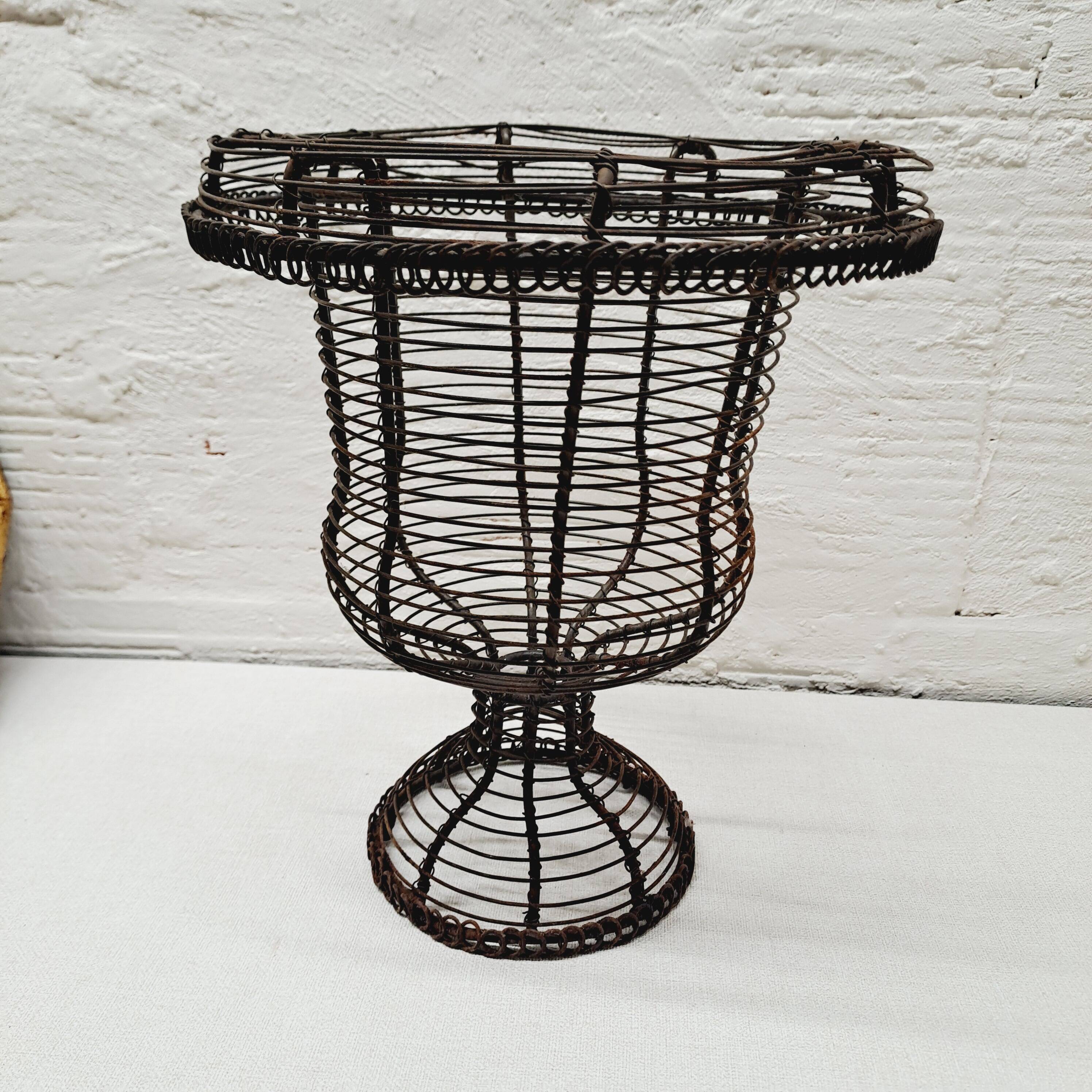 Medici Vase Wire